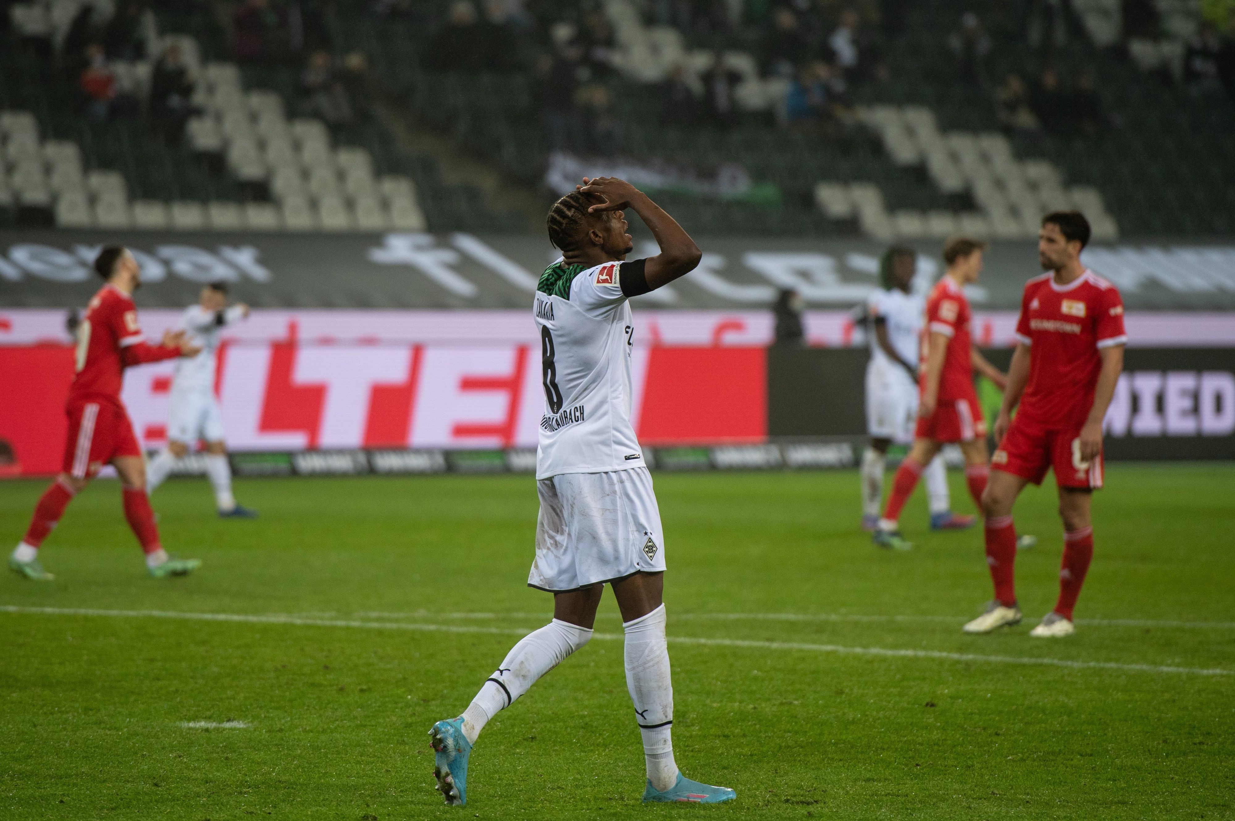 Mönchengladbachs Denis Zakaria ärgert sich nach einer vergebenen Torgelegenheit gegen Union Berlin am 22. Januar 2022 im Borussia-Park.