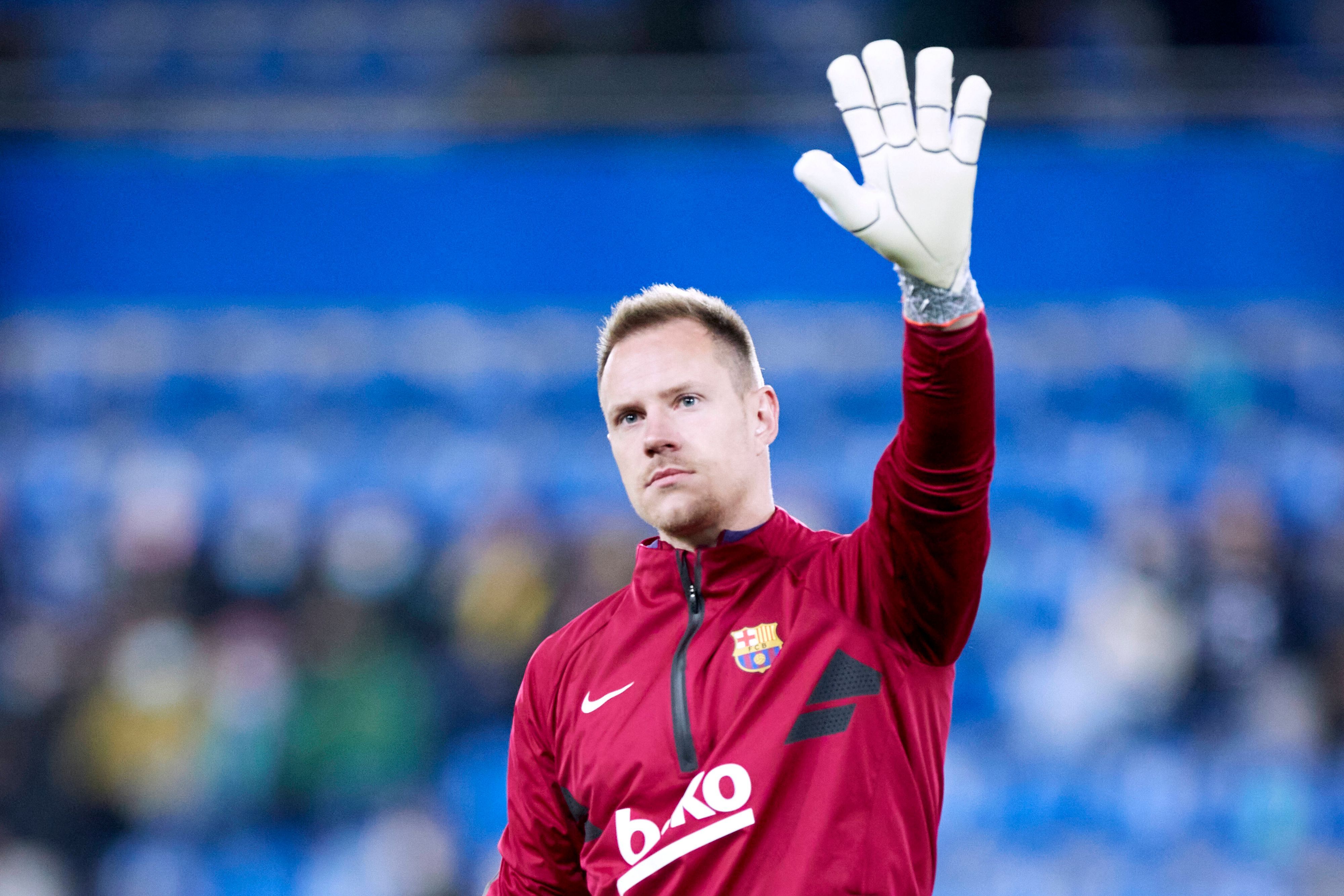 Marc-André ter Stegen, Ex-Keeper von Borussia Mönchengladbach und heutiger Keeper des FC Barcelona, winkte beim Spiel bei Deportivo Alaves am 23. Januar 2022 den Fans.