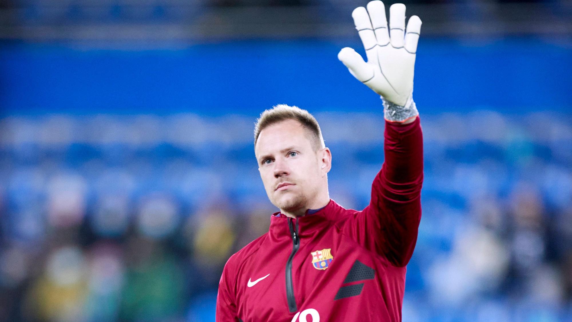 Marc-André ter Stegen, Ex-Keeper von Borussia Mönchengladbach und heutiger Keeper des FC Barcelona, winkte beim Spiel bei Deportivo Alaves am 23. Januar 2022 den Fans.