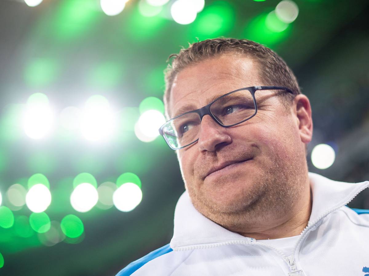 Max Eberl im grünen Licht des Borussia-Parks im Oktober 2019