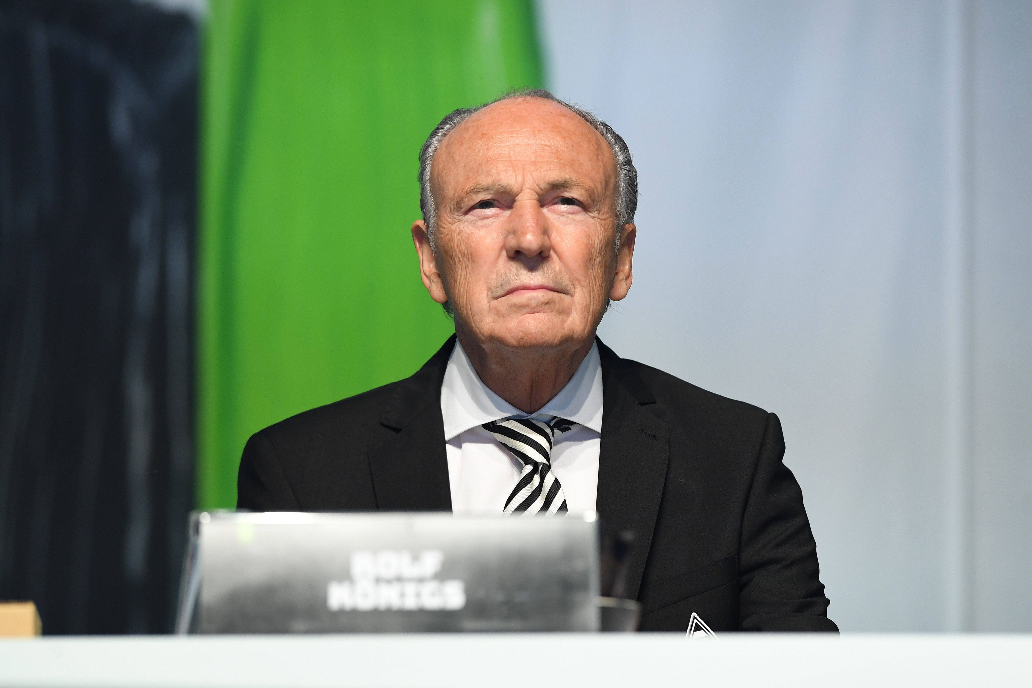Rolf Königs, Präsident von Borussia Mönchengladbach. Auf diesem Foto ist der erfolgreiche Unternehmer und Multi-Millionär am 10. August 2021 bei der Mitgliederversammlung im Borussia-Park zu sehen. Königs blickt Richtung Südtribüne.
