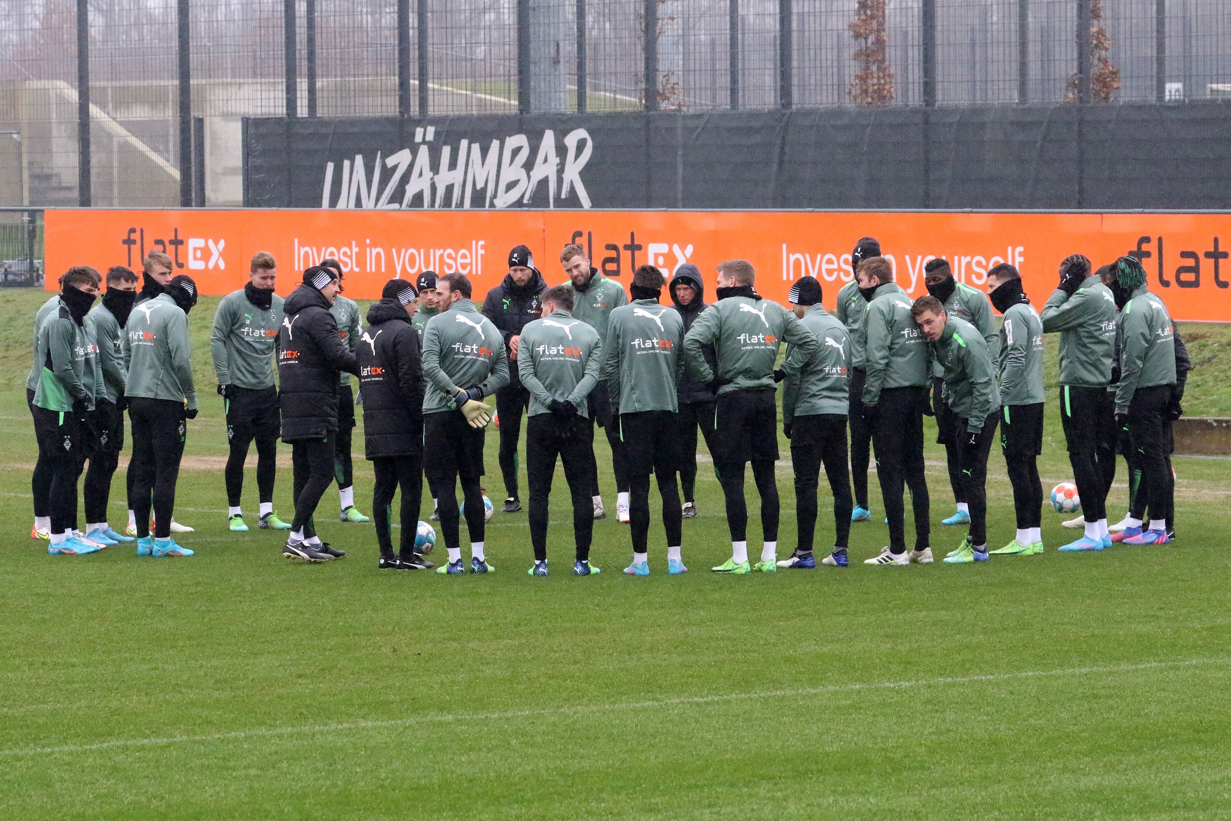 Das Team von Borussia Mönchengladbach startet am Dienstag (1. Februar 2022) in die neue Trainingswoche. Das Foto zeigt die Fohlen bei einer Einheit am 27. Januar im Borussia-Park.