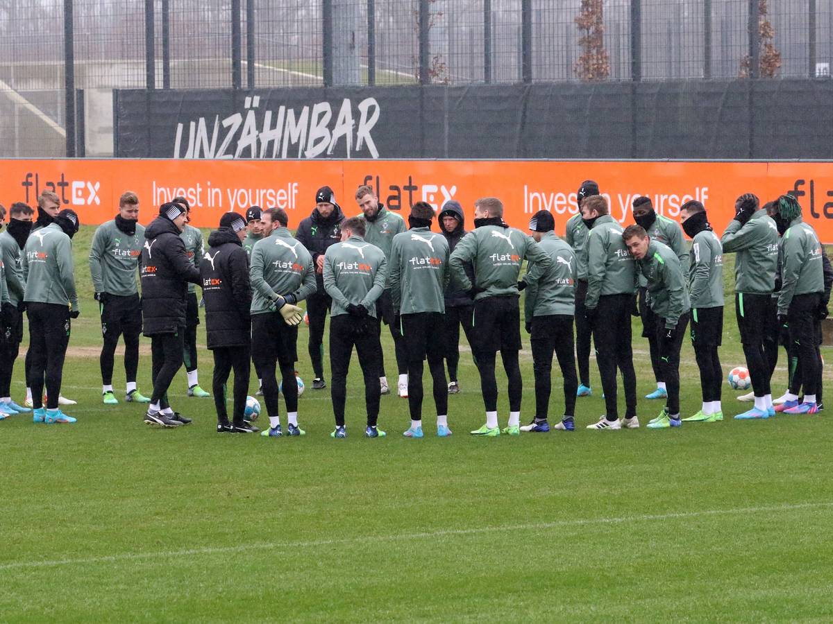 Das Team von Borussia Mönchengladbach startet am Dienstag (1. Februar 2022) in die neue Trainingswoche. Das Foto zeigt die Fohlen bei einer Einheit am 27. Januar im Borussia-Park.