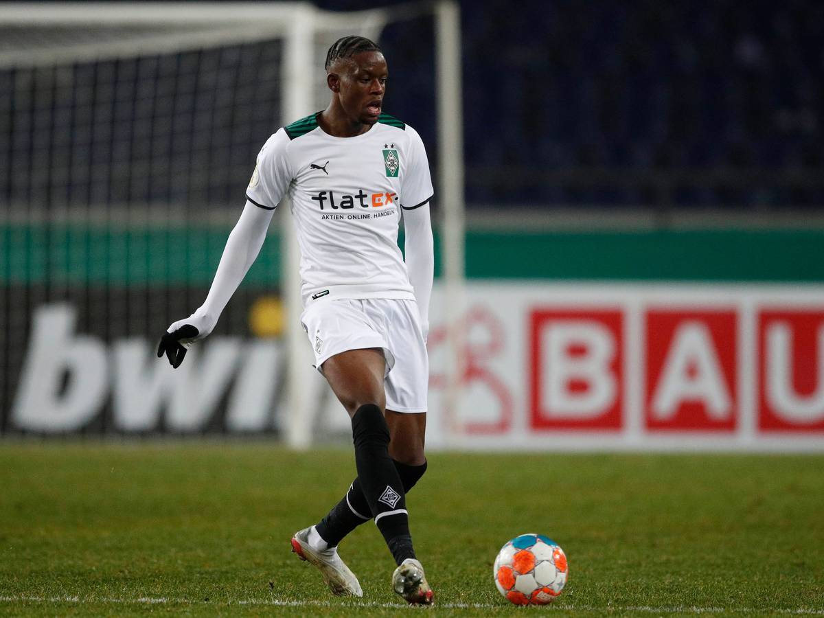 Denis Zakaria, hier beim DFB-Pokal-Spiel bei Hannover 96 am 19. Januar 2022, verlässt Borussia Mönchengladbach und schließt sich Juventus Turin an.