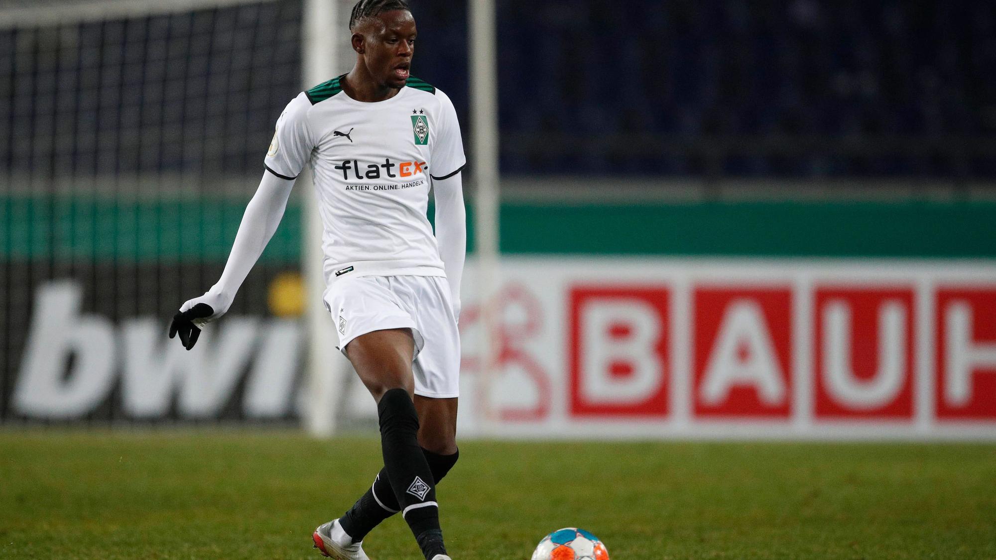 Denis Zakaria, hier beim DFB-Pokal-Spiel bei Hannover 96 am 19. Januar 2022, verlässt Borussia Mönchengladbach und schließt sich Juventus Turin an.