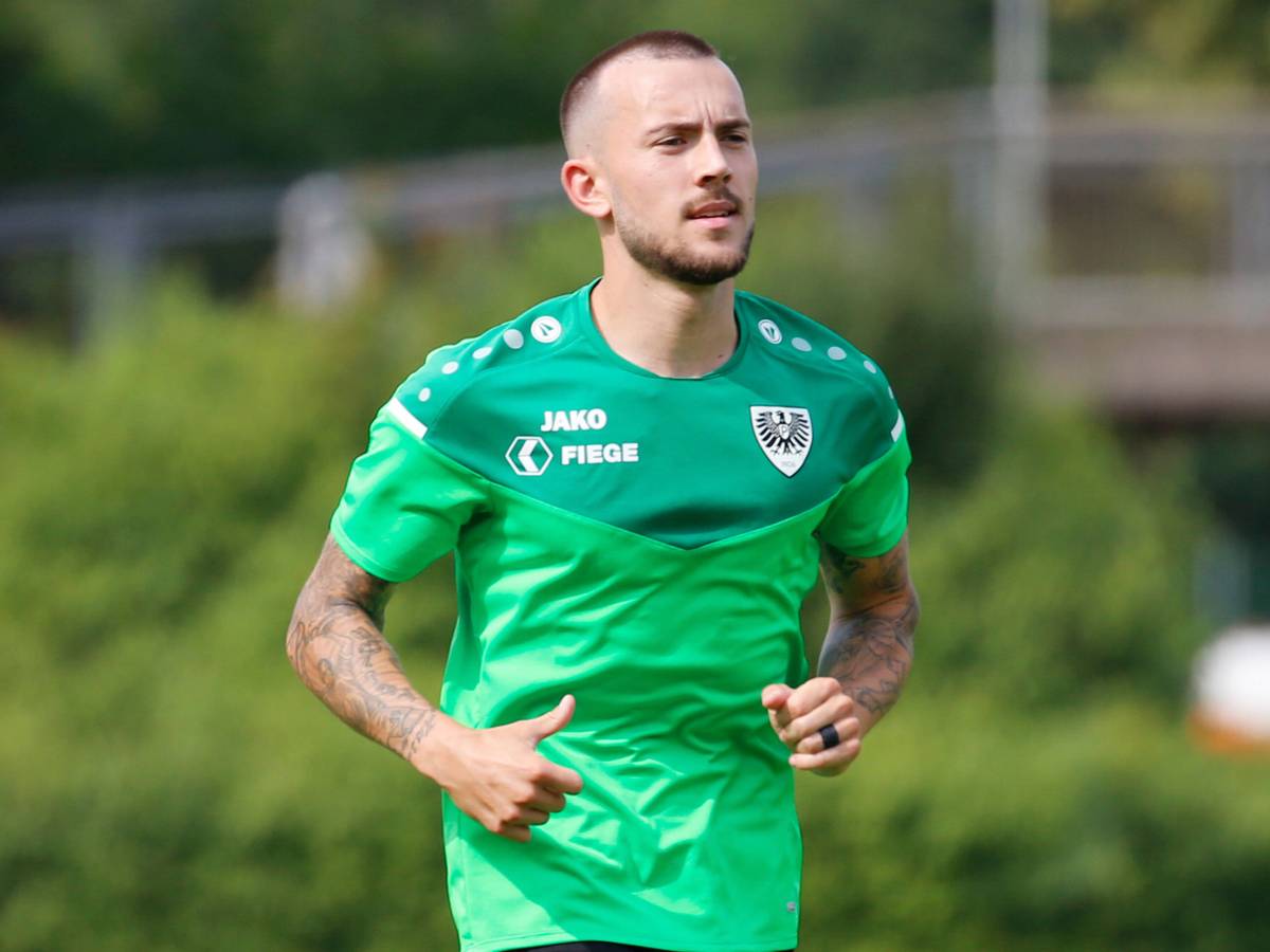 Joshua Holtby, hier bei einem Spiel am 21. August 2021, wechselt von Preußen Münster zu Borussia Mönchengladbach, wo er in der U23 zum Einsatz kommen soll.