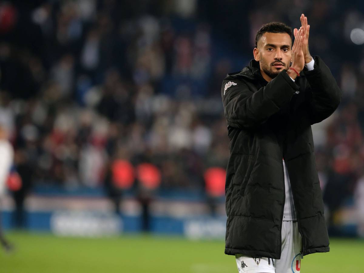 Angelo Fulgini soll kurz vor einem Transfer zu Borussia Mönchengladbach gestanden haben. Das Foto zeigt ihn nach einem Spiel zwischen SCO Angers und PSG am 16. Oktober 2021 klatschend.