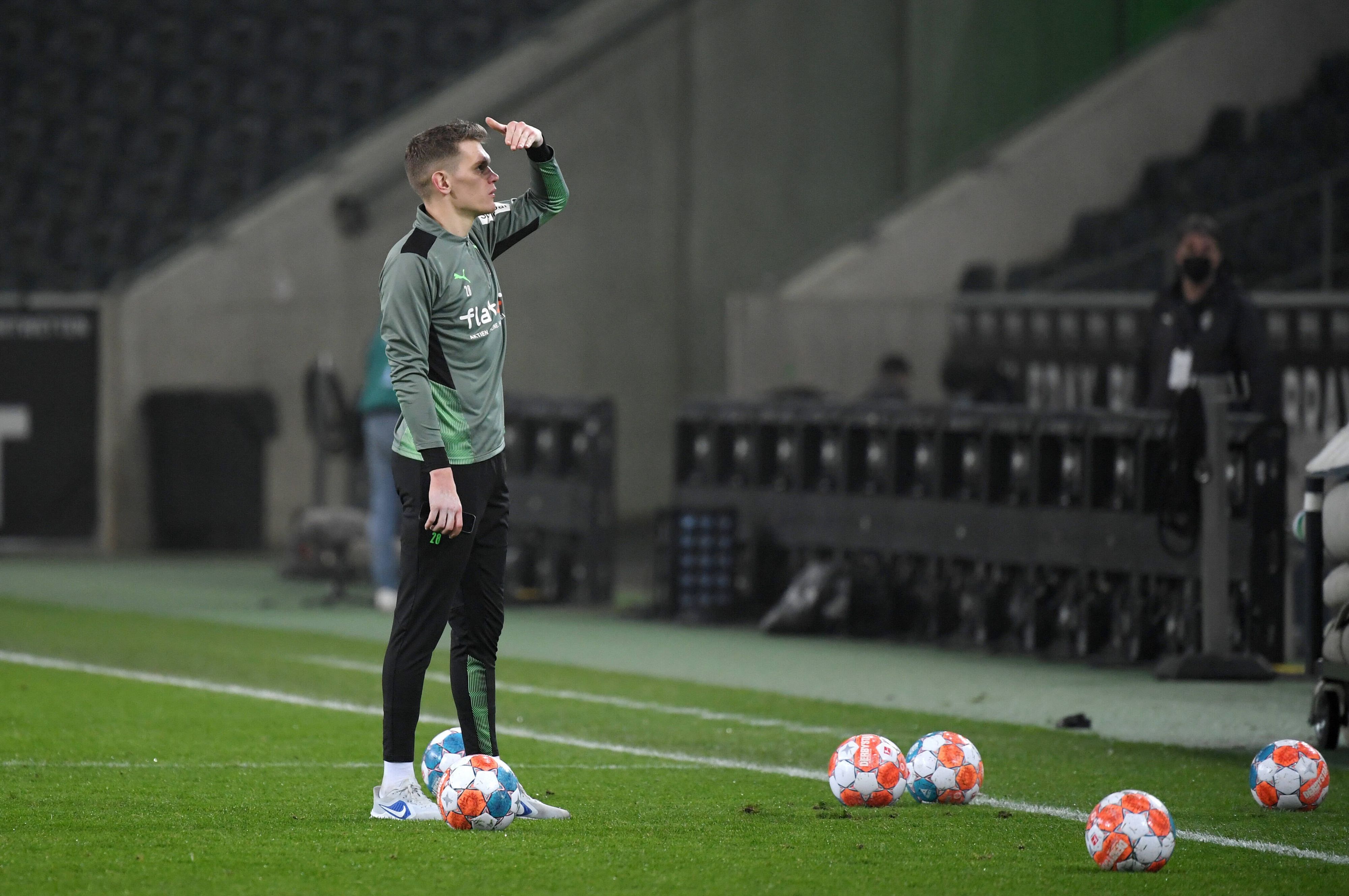 Nationalspieler Matthias Ginter von Borussia Mönchengladbach, hier zu sehen am 22. Januar 2022 im Borussia-Park. Ginter schaut Richtung Tribüne.