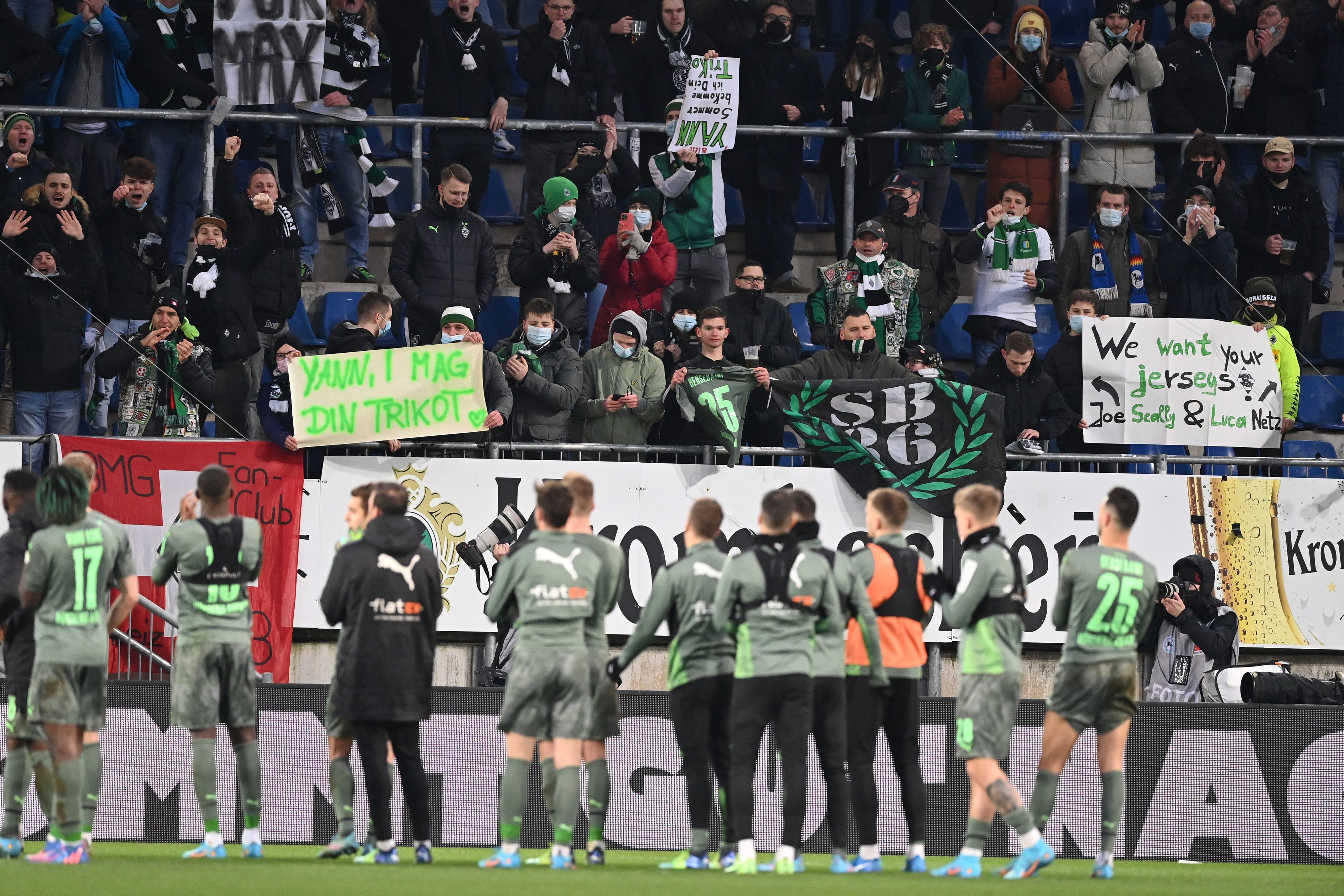 Am Samstag gab's für Borussia Mönchengladbach ein 1:1 bei Arminia Bielefeld. Die Fans reagierten gespalten auf das Remis in Ostwestfalen.