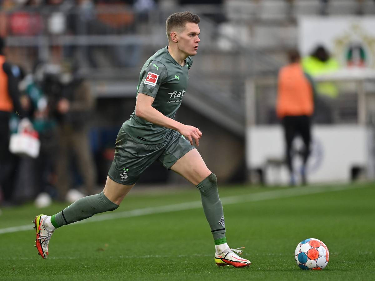 Matthias Ginter von Borussia Mönchengladbach am 5. Februar 2022 in Bielefeld beim Sprint.