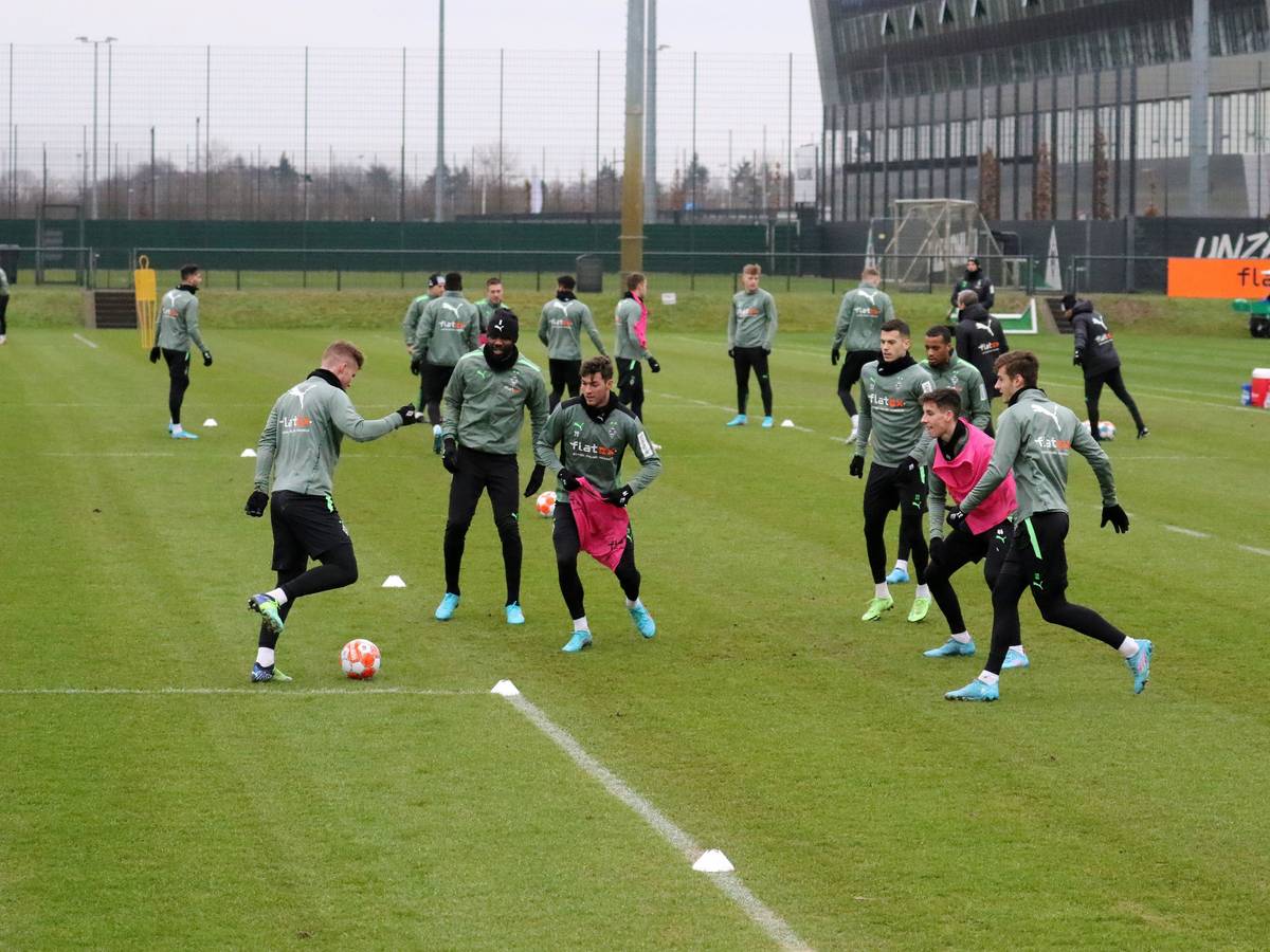 Am Dienstag startet das Team von Borussia Mönchengladbach, hier bei einer Einheit am 3. Februar 2022 im Borussia-Park, in die neue Trainingswoche.
