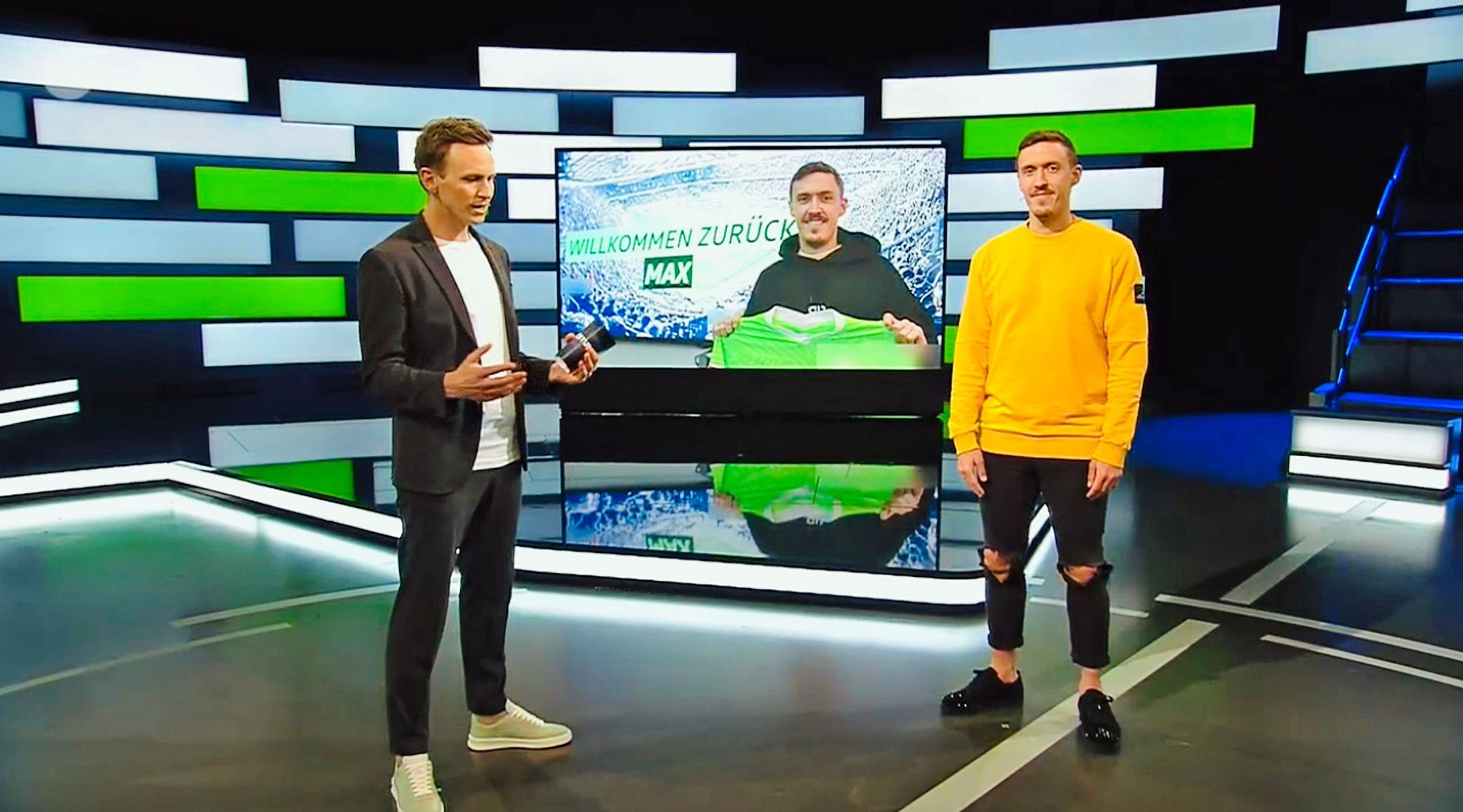 Der ehemalige Gladbach-Profi Max Kruse zu Gast im ZDF-Sportstudio am 12. Februar 2022. Kruse trägt eine kaputte Hose