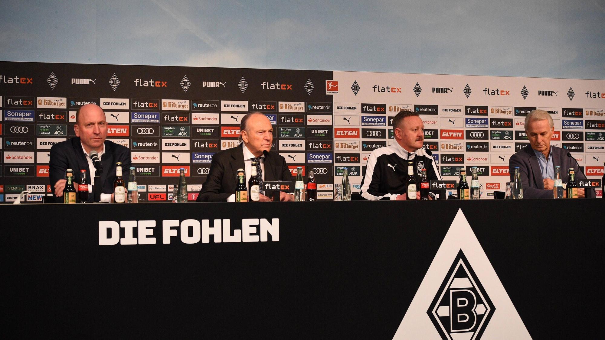 xnjx, 15.02.2022 Moenchengladbach 1. Fussball-Bundesliga Borussia Moenchengladbach Vorstellung des neuen Sportdirektors Roland Virus v. li. Stephan Schippers Geschaeftsfuehrer Gladbach, Rolf Koenigs Praesident Gladbach, Roland Virkus, der neue Gladbacher Sportdirektor, Rainer Bonhof Vize-Praesident