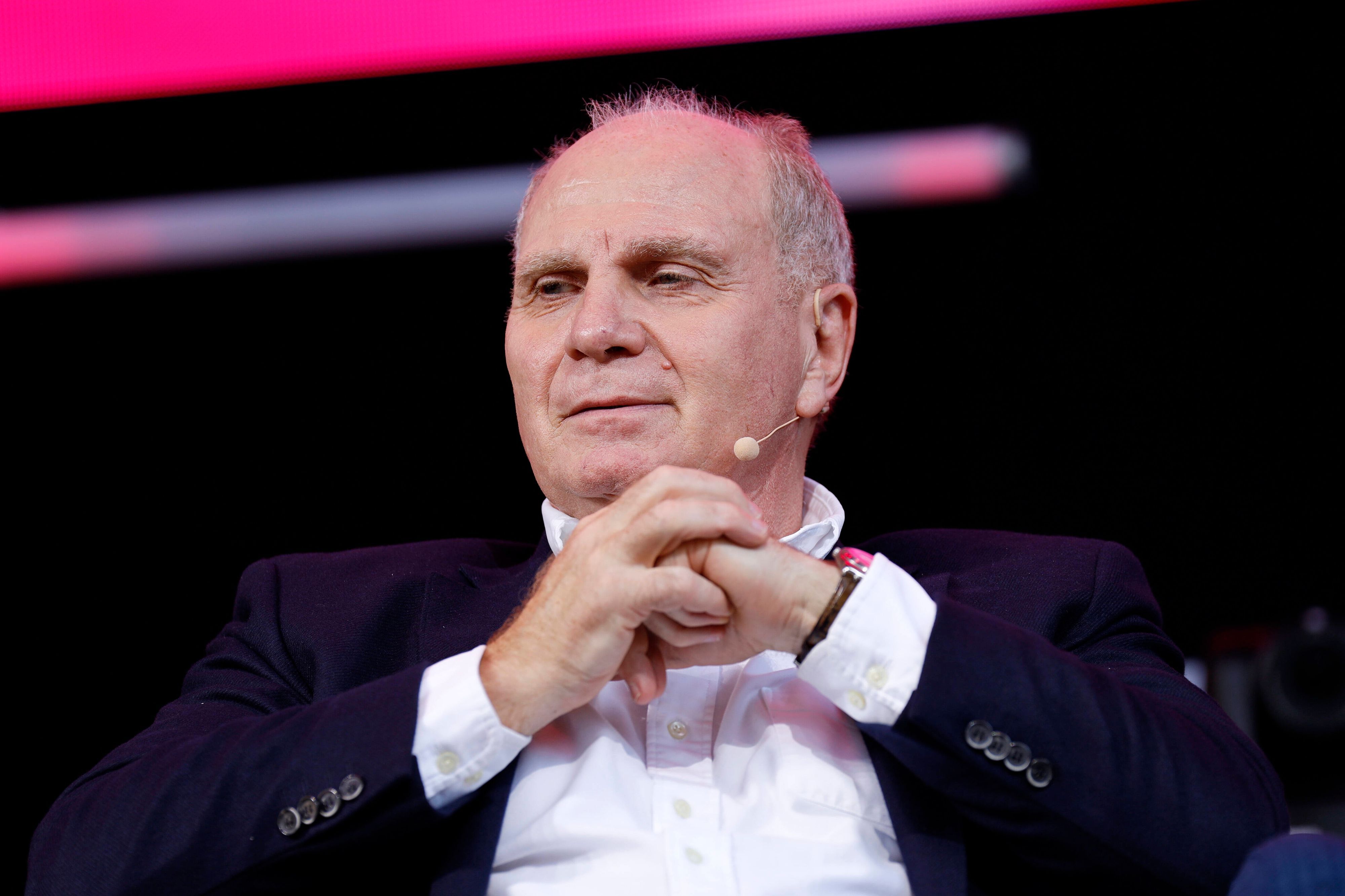 Uli Hoeneß, Ehrenpräsident des FC Bayern München, glaubt an eine Rückkehr von Ex-Gladbach-Manager Max Eberl ins Fußballgeschäft. Das Foto zeigt ihn am 8. September 2021 bei Europas führender Digitalisierungsinitiative auf Entscheider-Level DIGITAL X in der Koelnmesse.