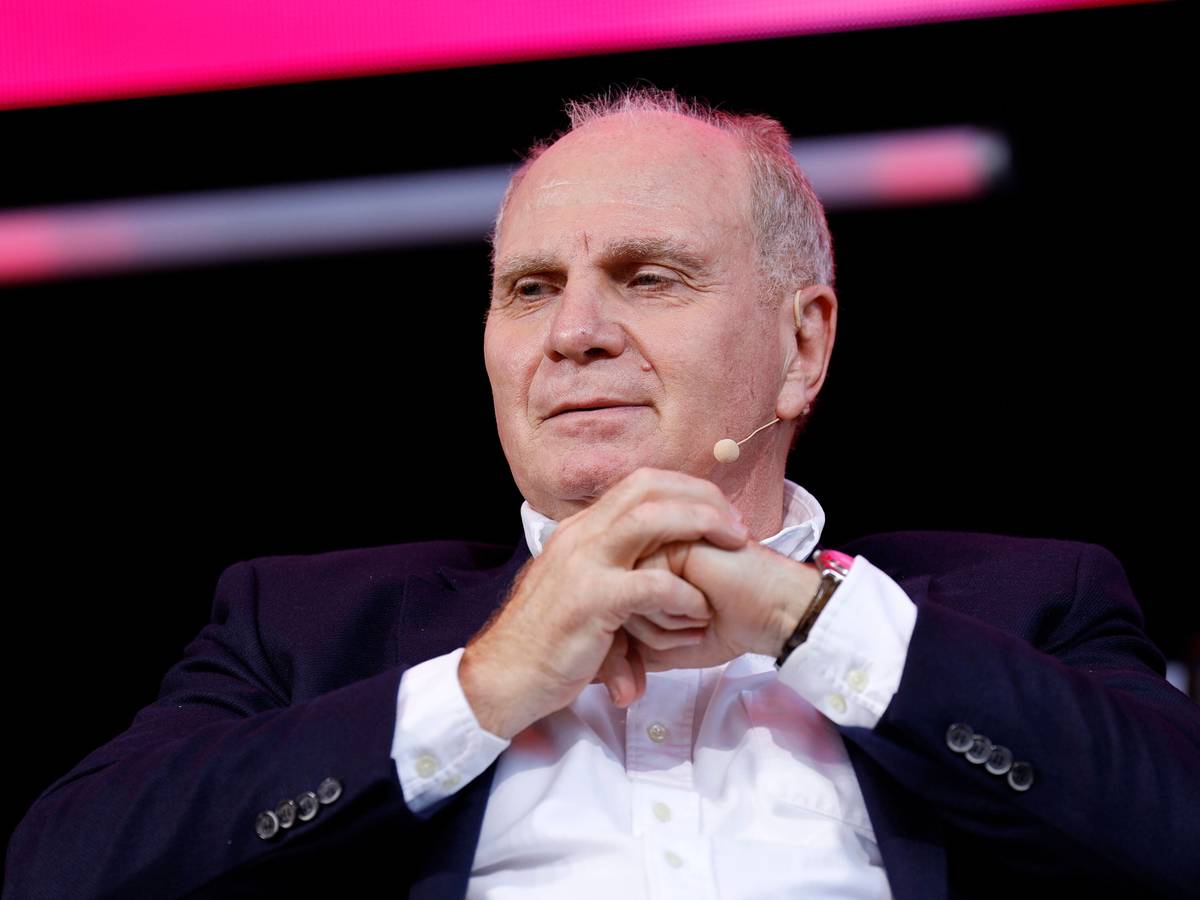 Uli Hoeneß, Ehrenpräsident des FC Bayern München, glaubt an eine Rückkehr von Ex-Gladbach-Manager Max Eberl ins Fußballgeschäft. Das Foto zeigt ihn am 8. September 2021 bei Europas führender Digitalisierungsinitiative auf Entscheider-Level DIGITAL X in der Koelnmesse.