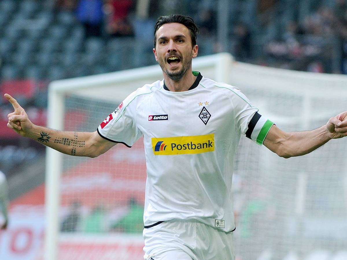 Martin Stranzl war von 2011 bis zu seinem Karriereende 2016 bei Borussia Mönchengladbach unter Vertrag. Das Foto zeigt ihn beim Torjubel am 9. Februar 2013 im Spiel gegen Bayer Leverkusen.