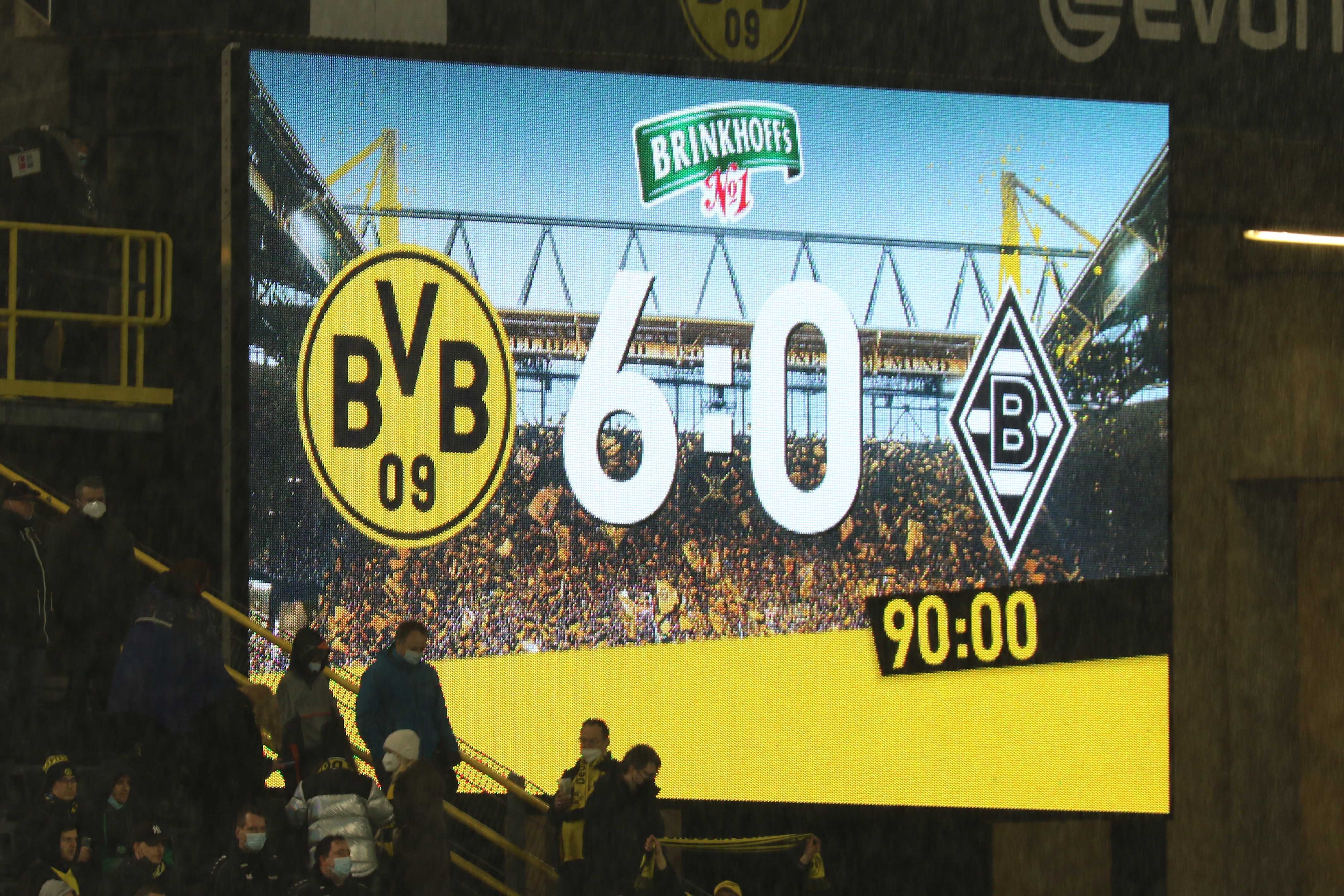 Die Anzeigetafel im Signal-Iduna-Park zeigt es an: Borussia Mönchengladbach ist am Sonntag (20. Februar 2022) im Bundesliga-Duell bei Borussia Dortmund ganz übel unter die Räder gekommen. Die Videowand zeigt das 6:0-Endergebnis