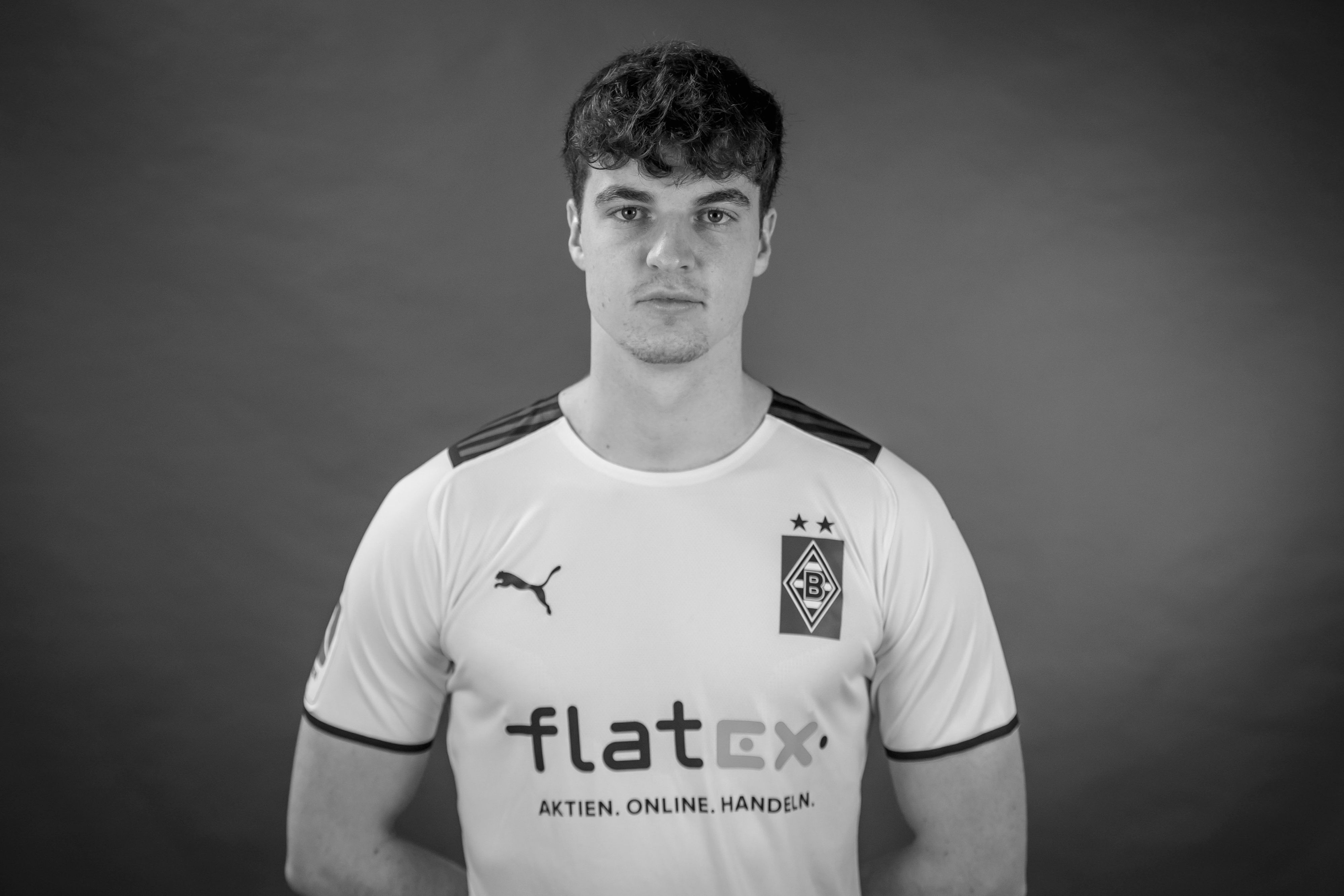 Borussia Mönchengladbach trauert um Jordi Bongard (†20), der bei einem Verkehrsunfall ums Leben gekommen ist. Bongard trägt ein Borussia-Trikot.