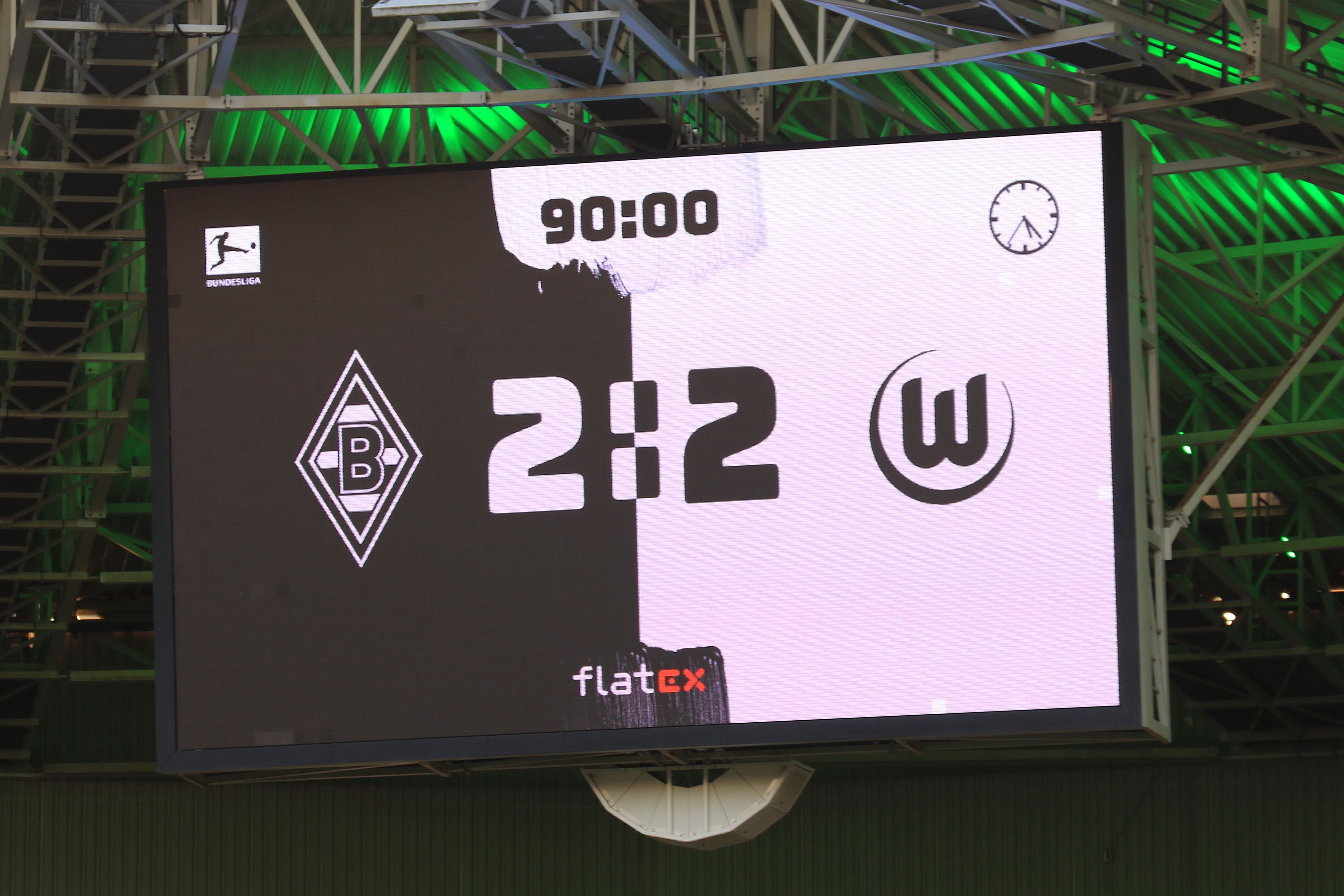 Die Anzeigetafel im Borussia-Park zeigt das Endergebnis zwischen Borussia Mönchengladbach und dem VfL Wolfsburg am Samstag (26. Februar 2022).