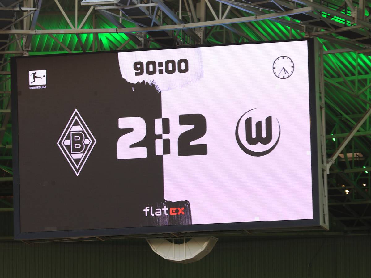 Die Anzeigetafel im Borussia-Park zeigt das Endergebnis zwischen Borussia Mönchengladbach und dem VfL Wolfsburg am Samstag (26. Februar 2022).