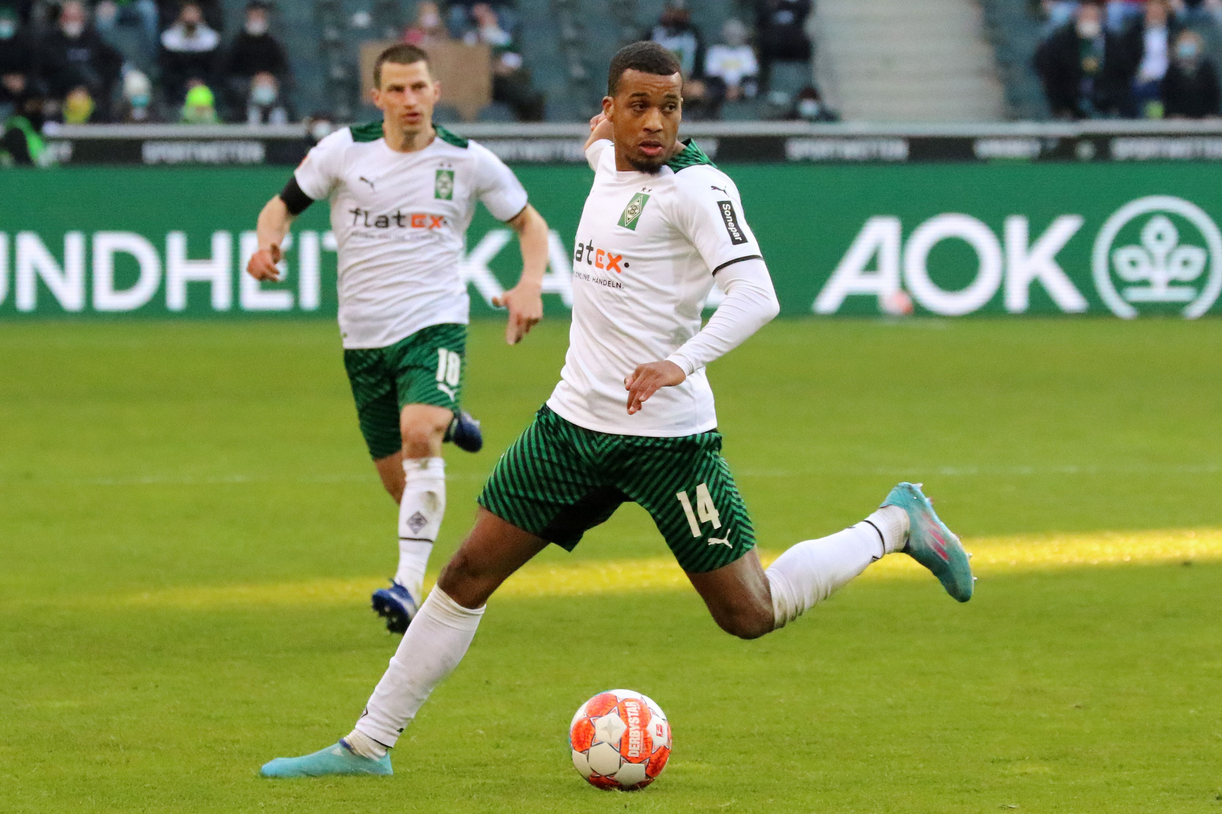 Offensivspieler Alassane Plea von Borussia Mönchengladbach. Auf diesem  Bild ist der Franzose am 26. Februar 2022 während des Bundesliga-Spiels gegen den VfL Wolfsburg im Borussia Park zu sehen.