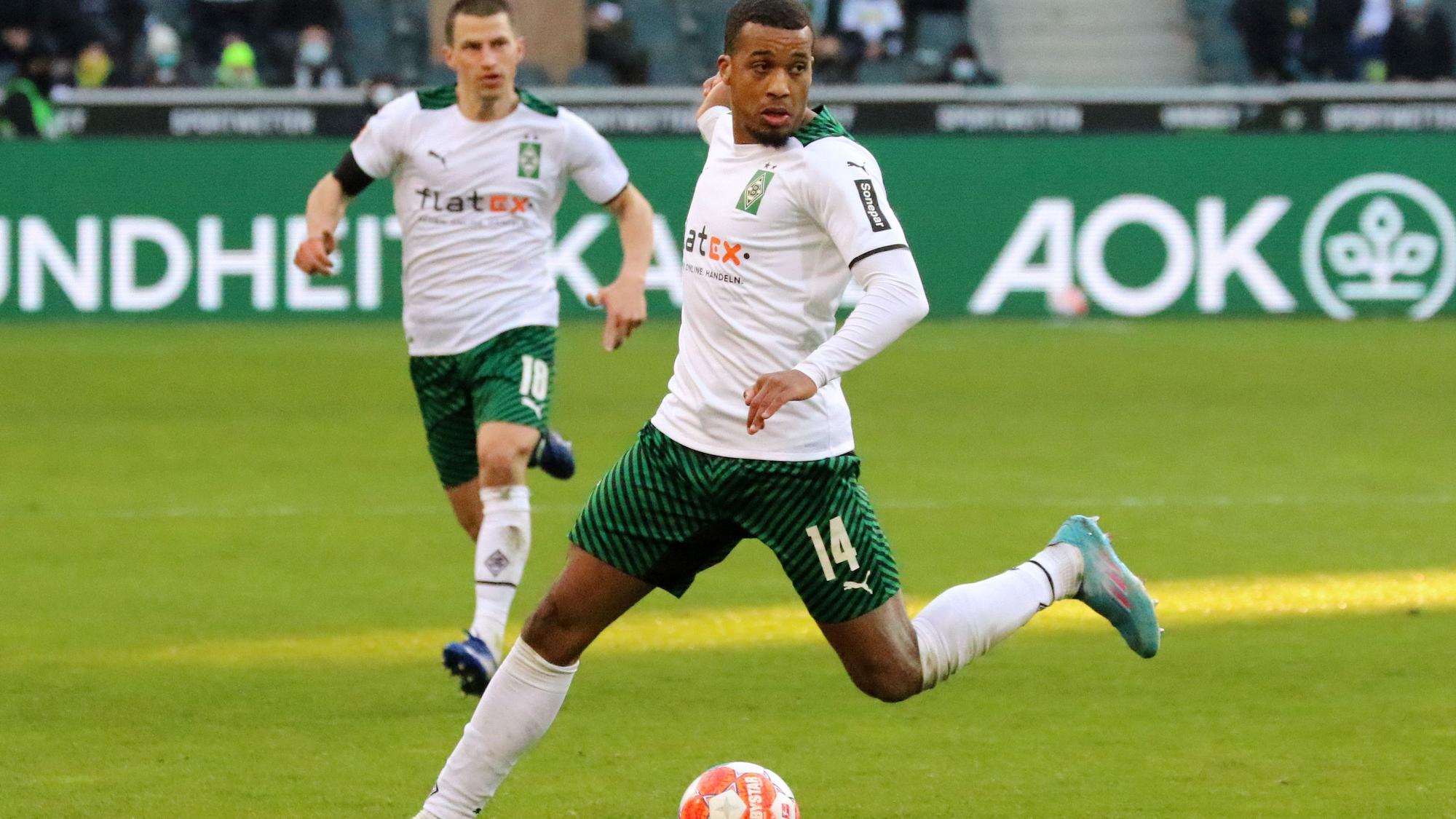 Offensivspieler Alassane Plea von Borussia Mönchengladbach. Auf diesem Bild ist der Franzose am 26. Februar 2022 während des Bundesliga-Spiels gegen den VfL Wolfsburg im Borussia Park zu sehen.