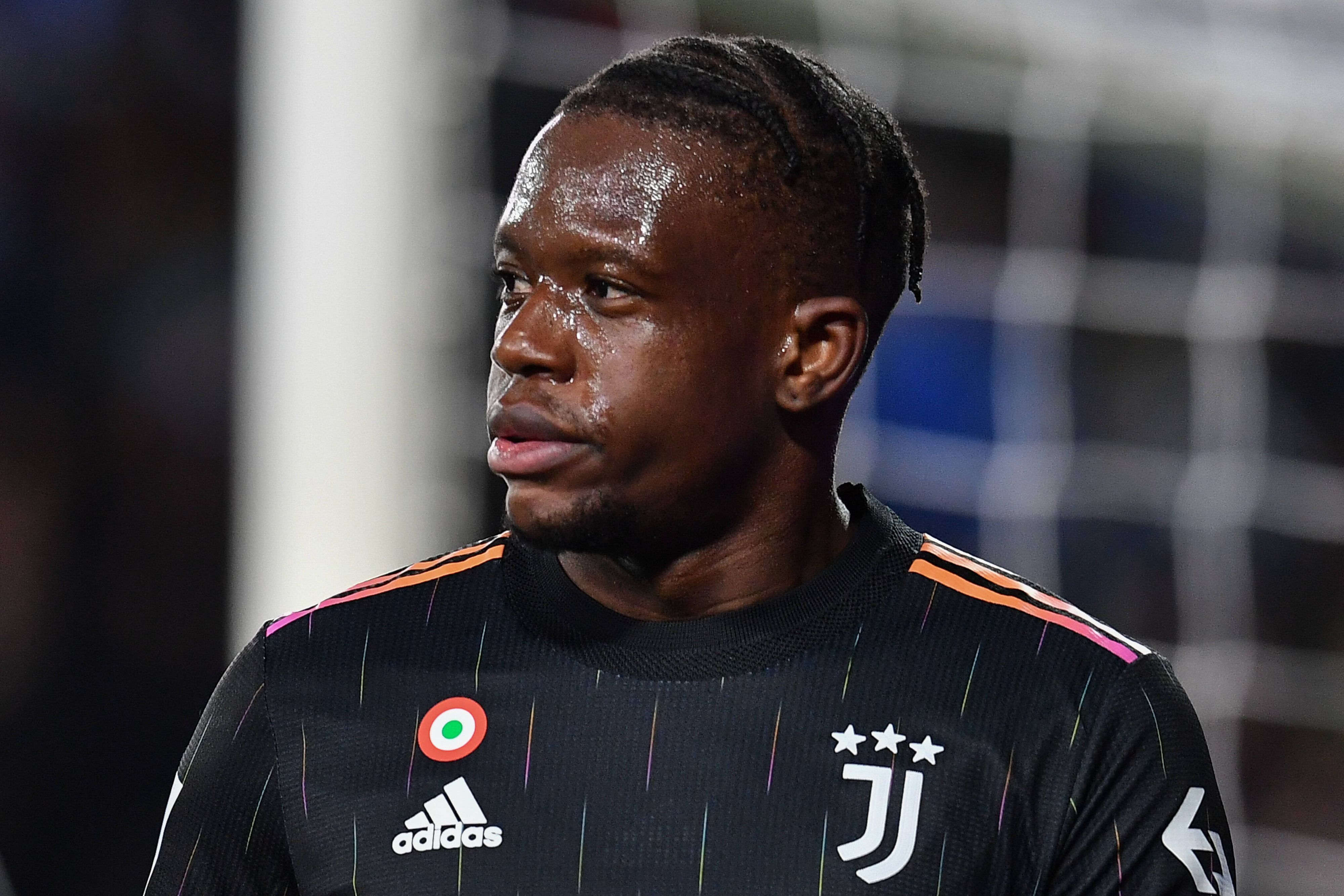 Denis Zakaria, ehemaliger Spieler von Borussia Mönchengladbach, hier beim Match gegen den FC Empoli am 26. Februar 2022 muss bei seinem neuen Klub einen ersten Rückschlag hinnehmen. Das Foto zeigt ihn enttäuscht zur Seite schauend.