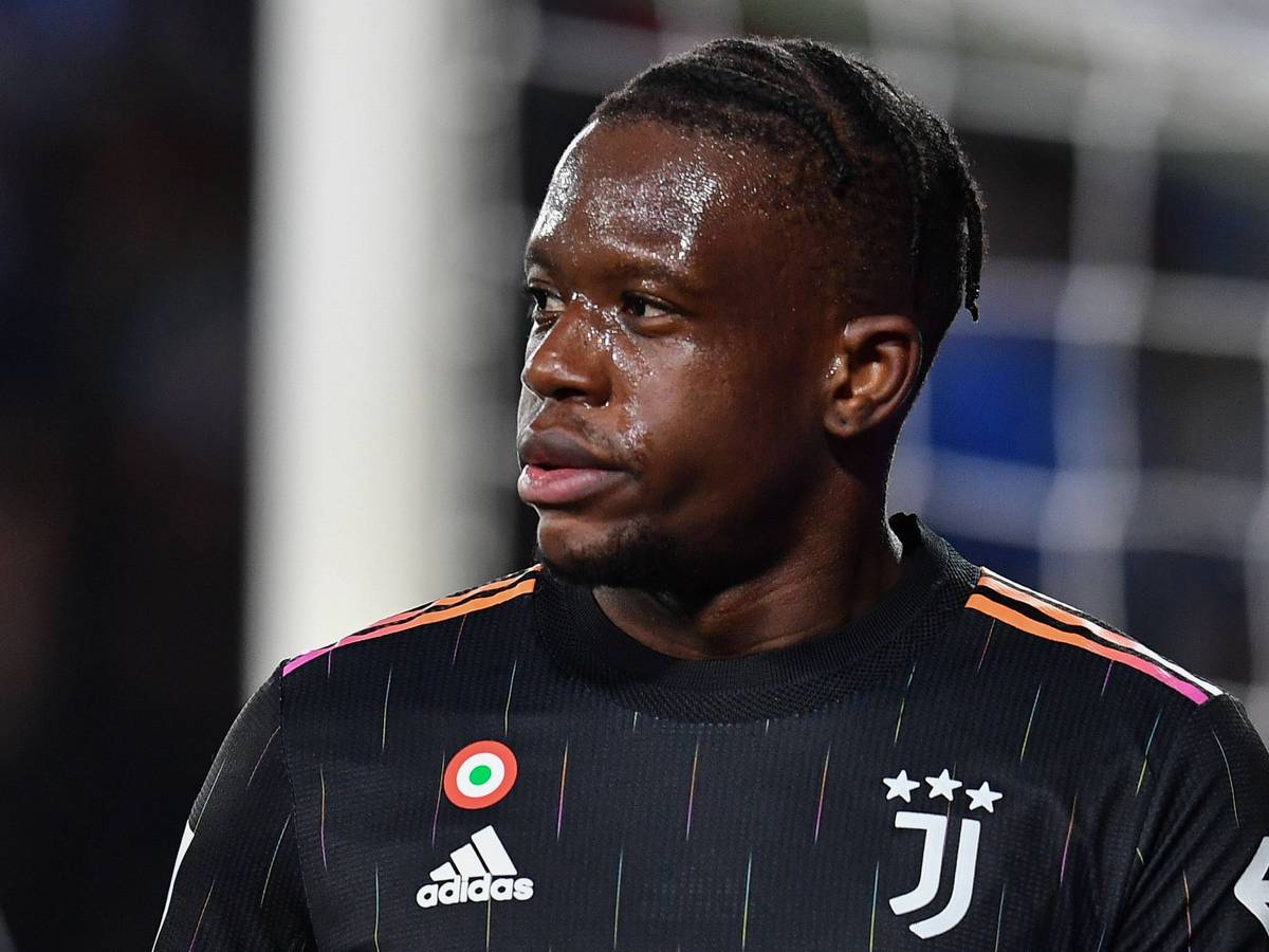Denis Zakaria, ehemaliger Spieler von Borussia Mönchengladbach, hier beim Match gegen den FC Empoli am 26. Februar 2022 muss bei seinem neuen Klub einen ersten Rückschlag hinnehmen. Das Foto zeigt ihn enttäuscht zur Seite schauend.