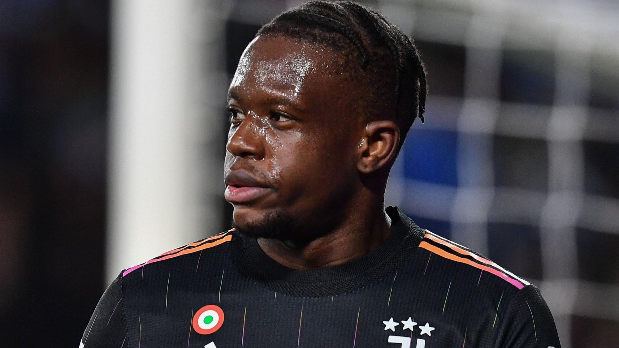 Denis Zakaria, ehemaliger Spieler von Borussia Mönchengladbach, hier beim Match gegen den FC Empoli am 26. Februar 2022 muss bei seinem neuen Klub einen ersten Rückschlag hinnehmen. Das Foto zeigt ihn enttäuscht zur Seite schauend.