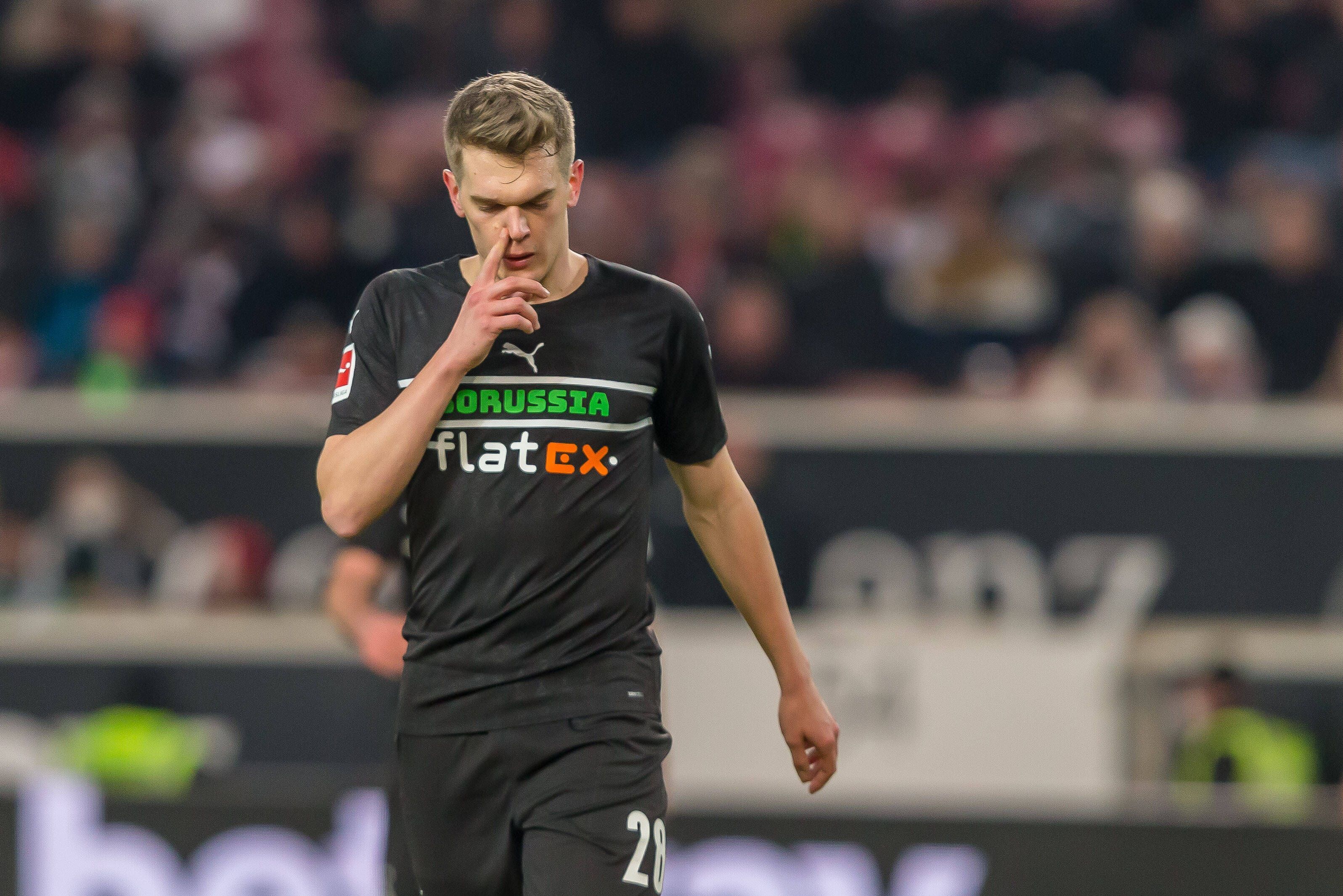 Matthias Ginter ist enttäuscht: Sein Team verlor am Samstagabend (5. März 2022) das Top-Spiel beim VfB Stuttgart mit 2:3.