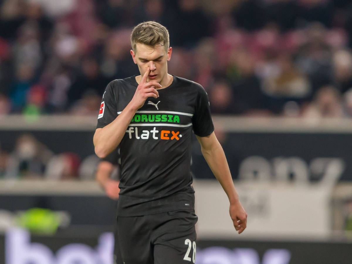 Matthias Ginter ist enttäuscht: Sein Team verlor am Samstagabend (5. März 2022) das Top-Spiel beim VfB Stuttgart mit 2:3.