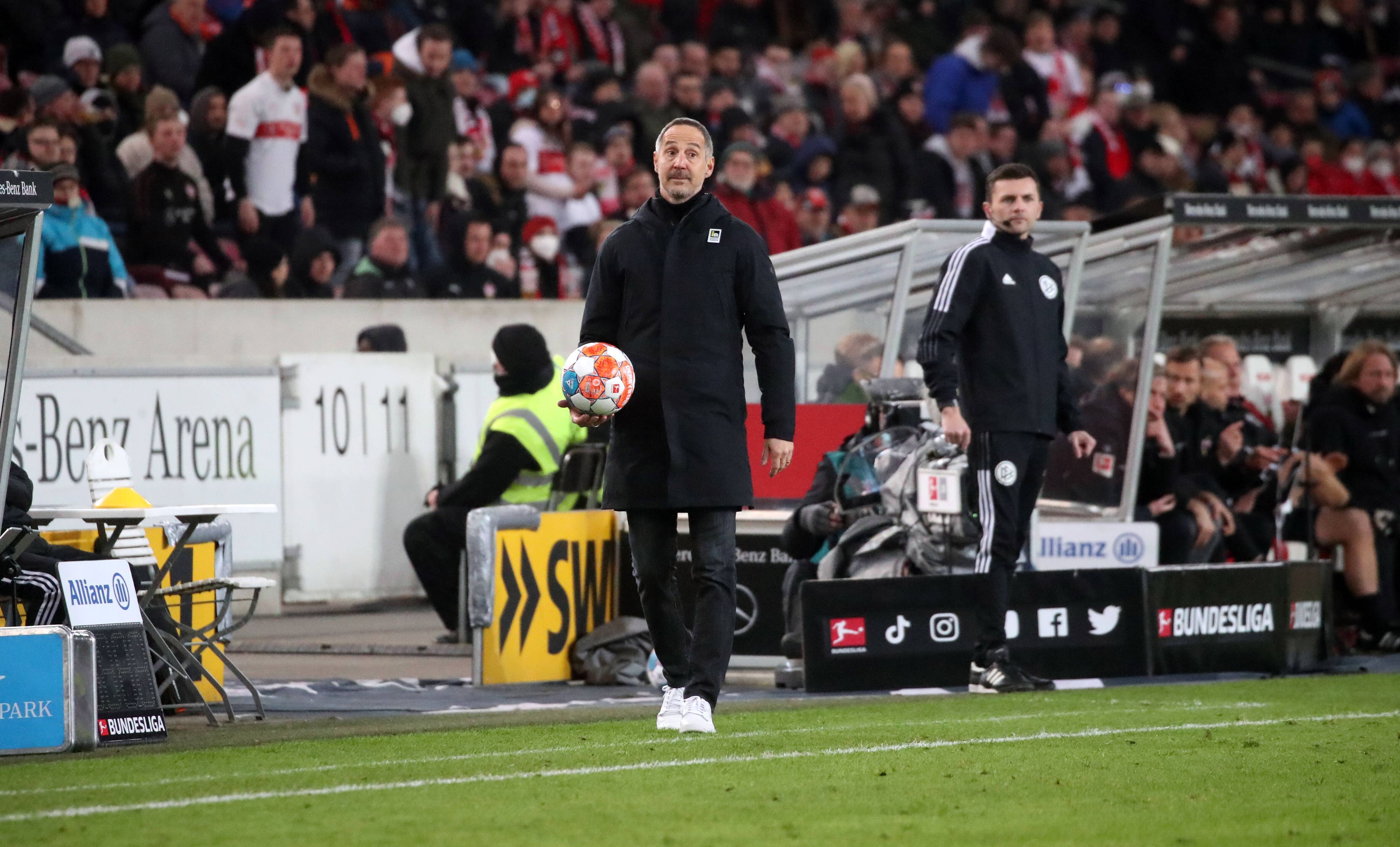 Unzufriedenheit bei Gladbach Trainer Adi Hütter. Hier während des Bundesliga Spiels am 05.03.22 beim VfB Stuttgart.
