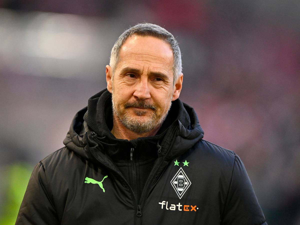 Adi Hütter, Trainer von Borussia Mönchengladbach, fehlt gegen Hertha BSC wegen einer Corona-Infektion. Auf diesem Foto ist der Österreicher am 5. März 2022 zu sehen. Hütter blickt angefressen drein.