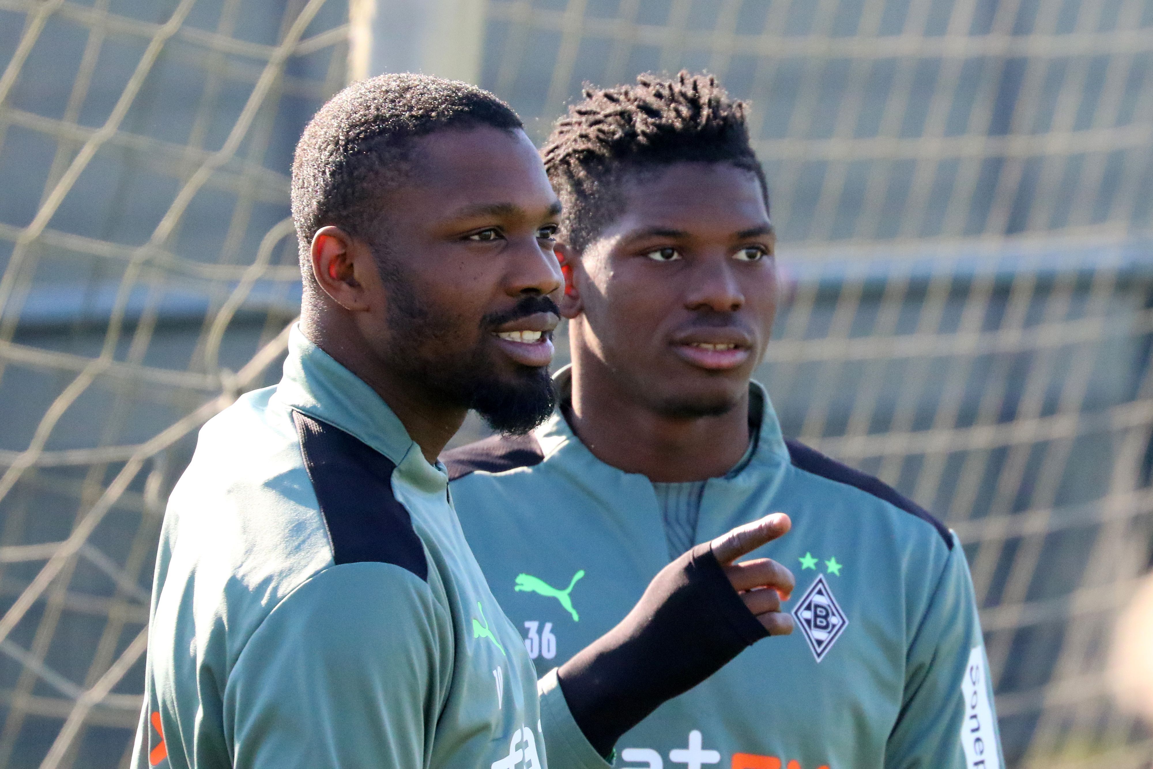 Gute Stimmung vor dem Spiel gegen Bochum. Marcus Thuram (l.) und Breel Embolo (r.) während einer Trainingseinheit am 10. März 2022. 
Training

Marcus Thuram (Gladbach) und Breel Embolo (Gladbach).