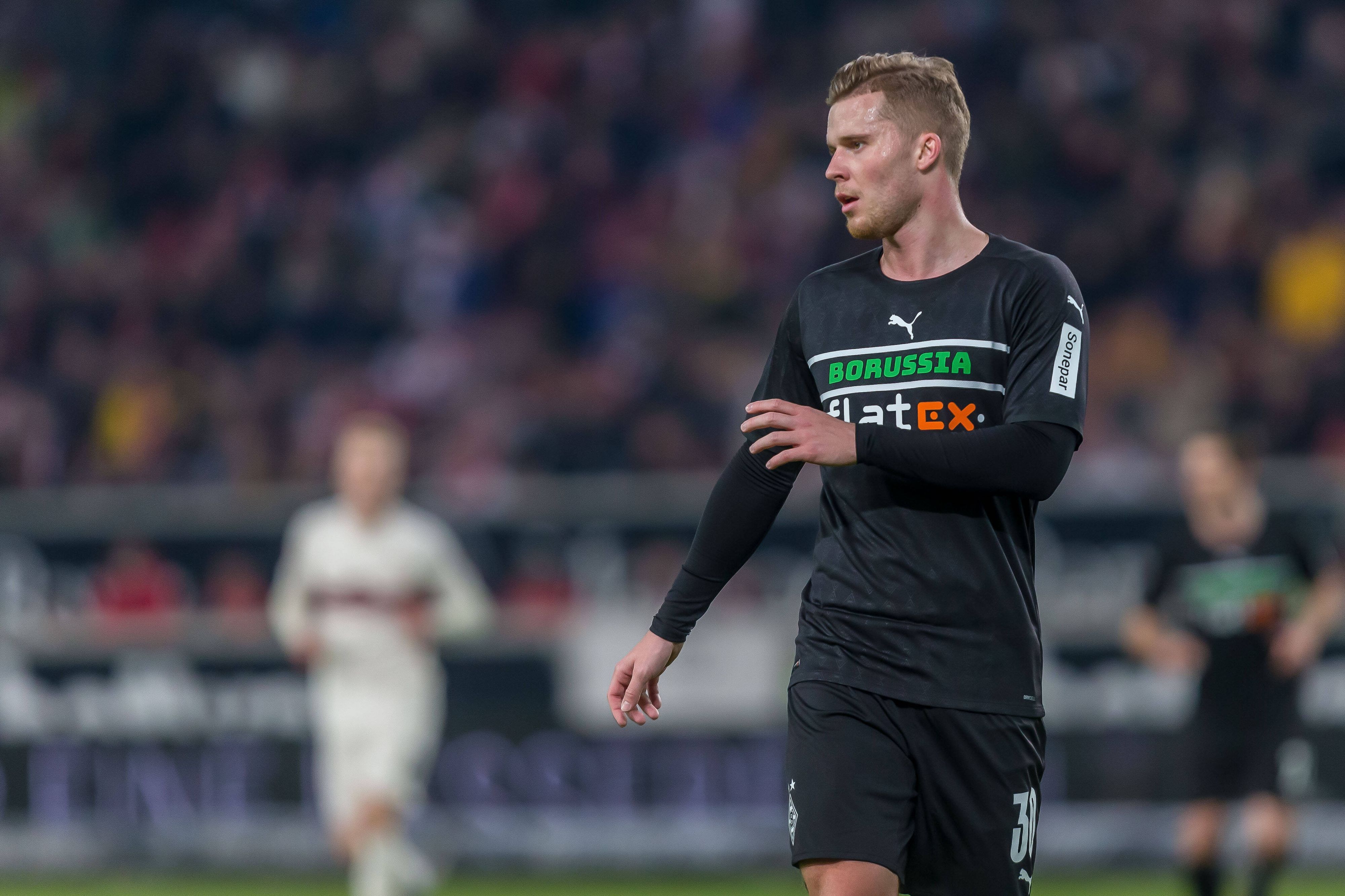 Nico Elvedi von Borussia Mönchengladbach, hier am 5. März beim Bundesliga-Spiel in Stuttgart, wird die Reise zum Auswärtsspiel beim VfL Bochum nicht antreten können.