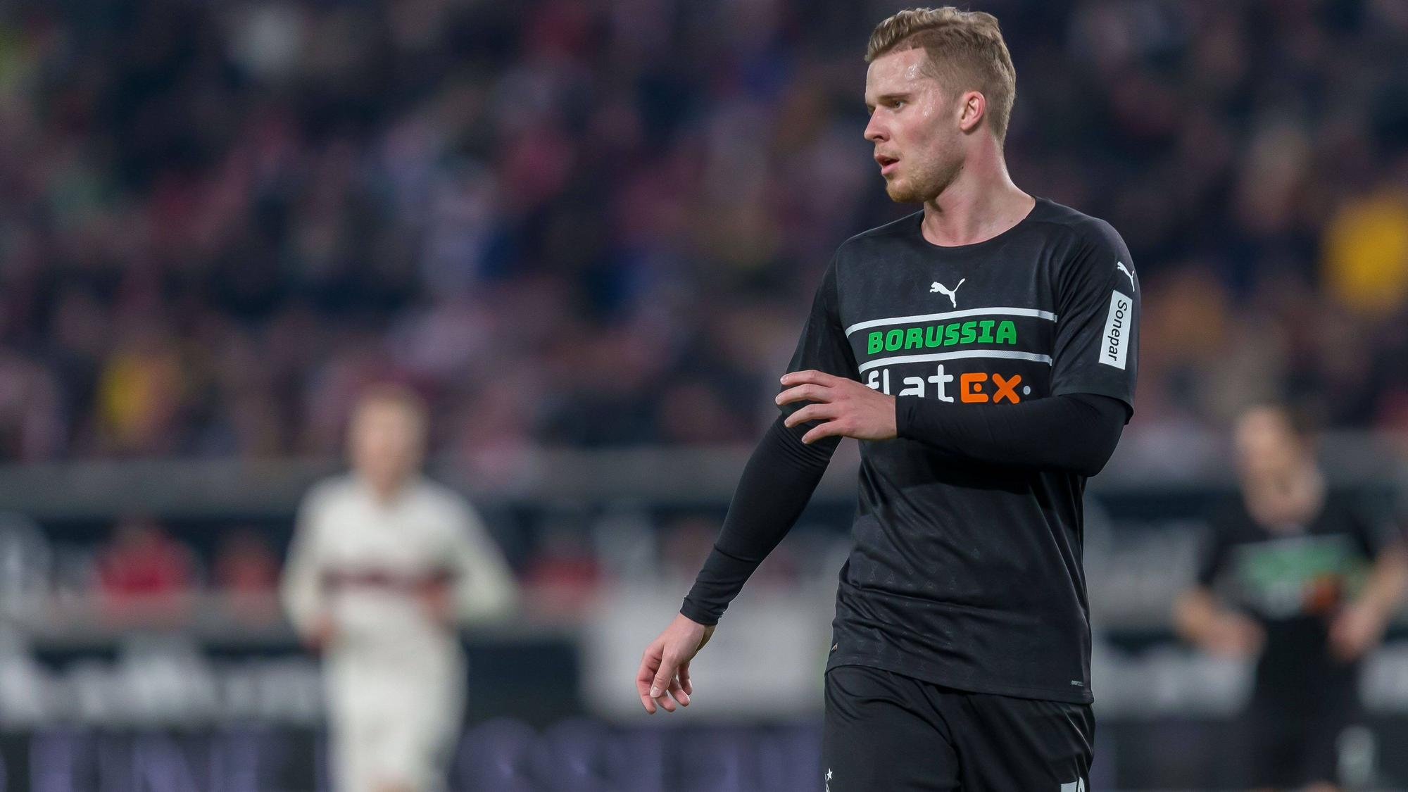 Nico Elvedi von Borussia Mönchengladbach, hier am 5. März beim Bundesliga-Spiel in Stuttgart, wird die Reise zum Auswärtsspiel beim VfL Bochum nicht antreten können.