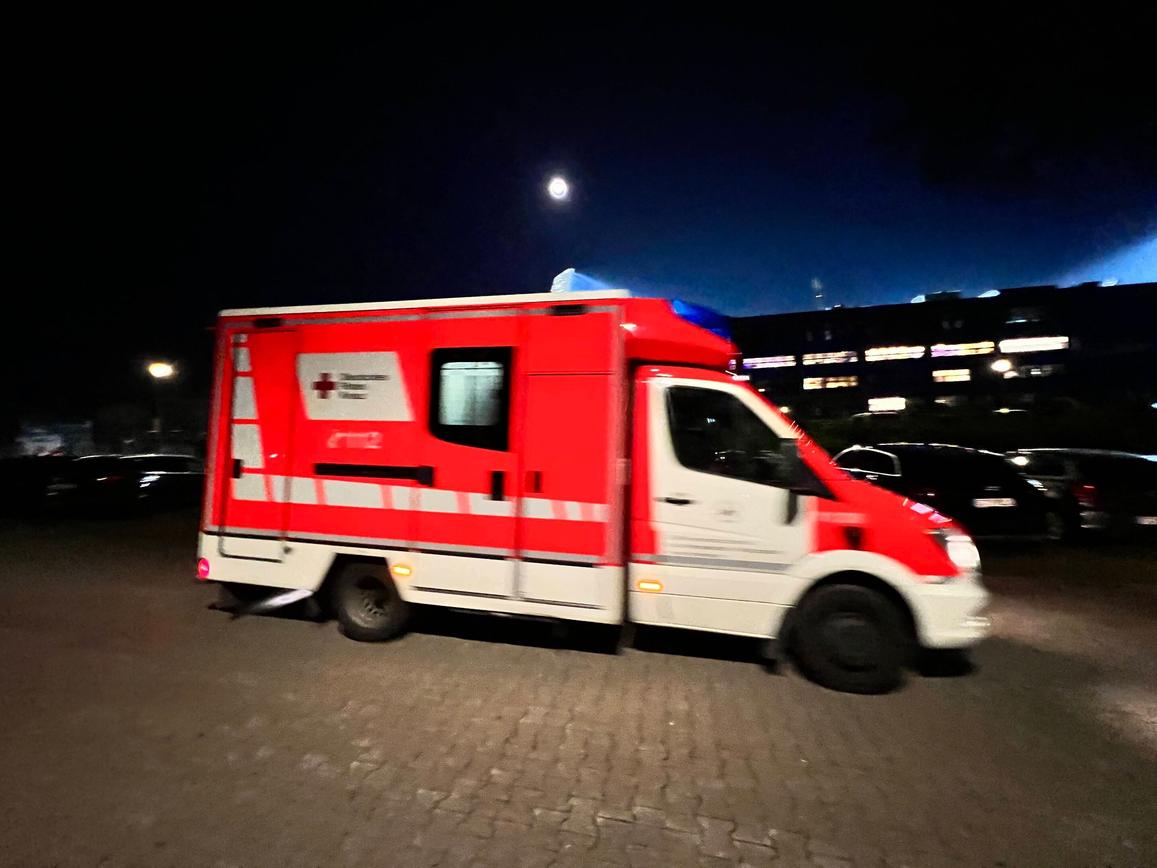 Linienrichter Christian Gittelmann wurde im Spiel zwischen Bochum und Gladbach am 18. März 2022 von einem Becher getroffen. Er wurde per Krankenwagen abtransportiert.