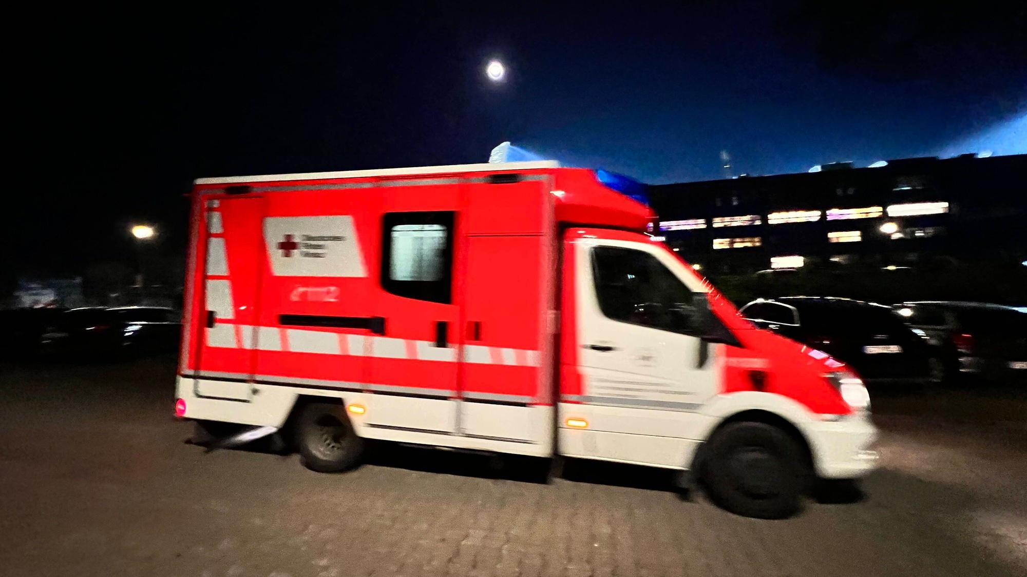 Linienrichter Christian Gittelmann wurde im Spiel zwischen Bochum und Gladbach am 18. März 2022 von einem Becher getroffen. Er wurde per Krankenwagen abtransportiert.