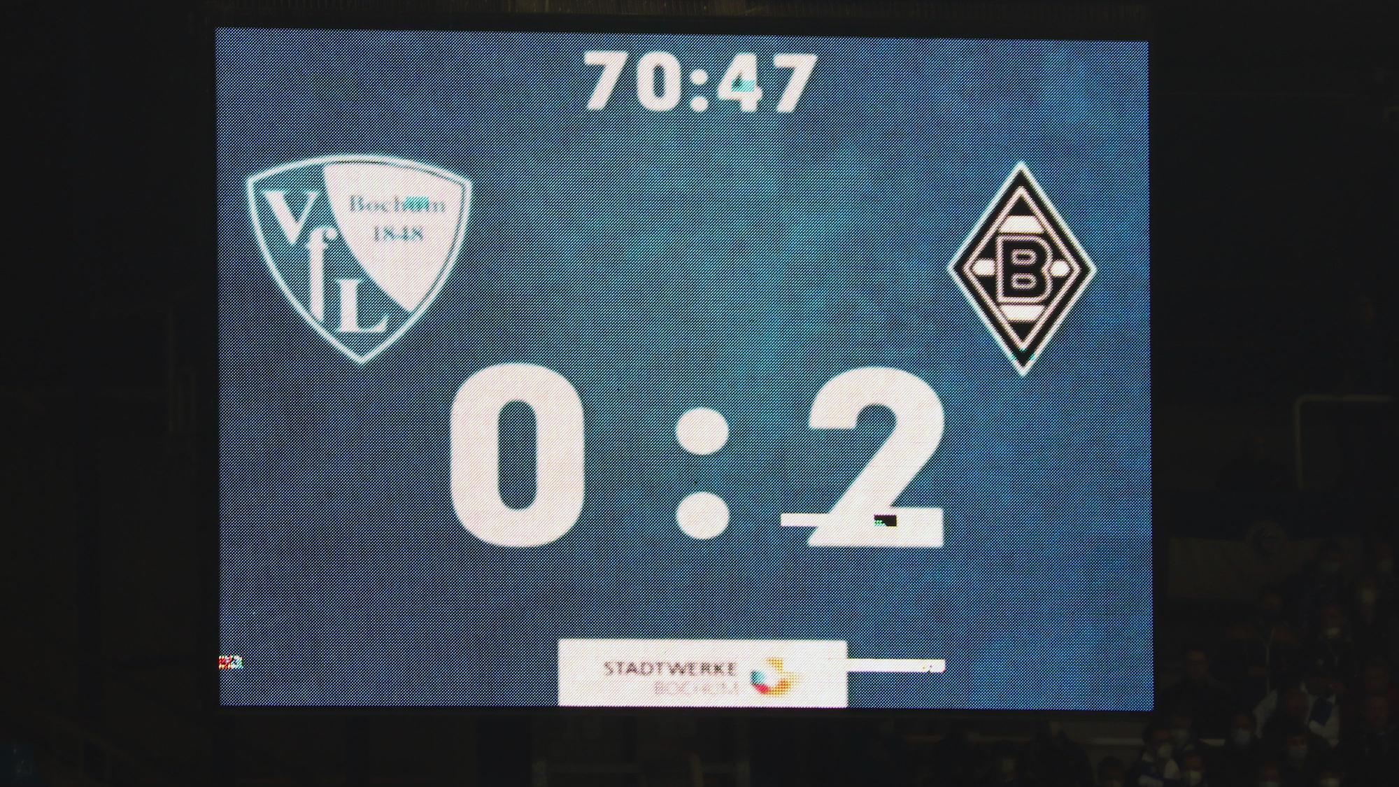 Die Anzeigetafel in Bochum am 18. März 2022. Nach 70 Minuten war die Partie gegen Borussia Mönchengladbach wegen eines Becherwurfs auf Schiedsrichter-Assistent Christian Gittelmann abgebrochen worden.