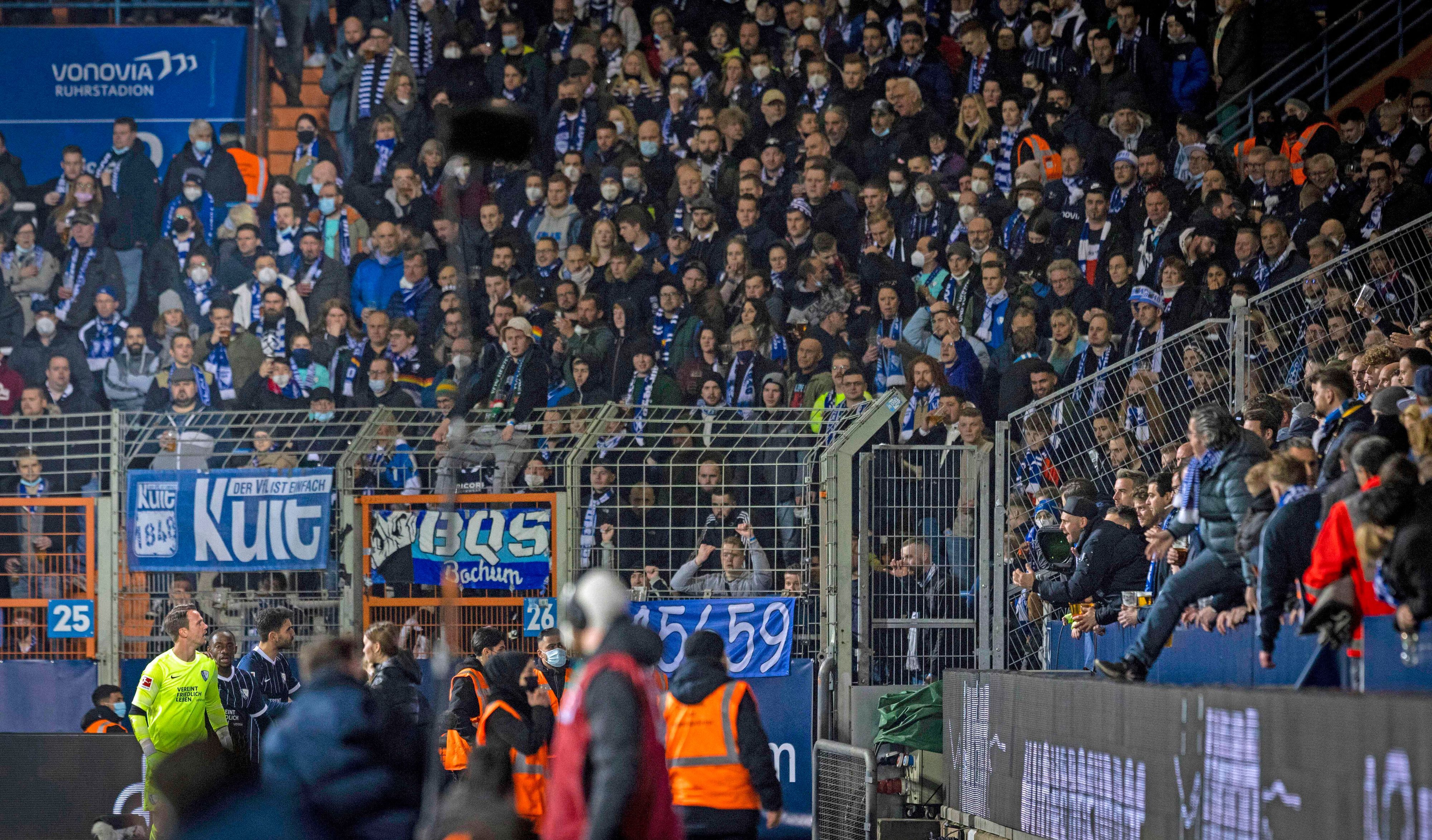 Torwart Manuel Riemann vom VfL Bochum ist wütend auf die eigenen Fans des VfL Bochum.