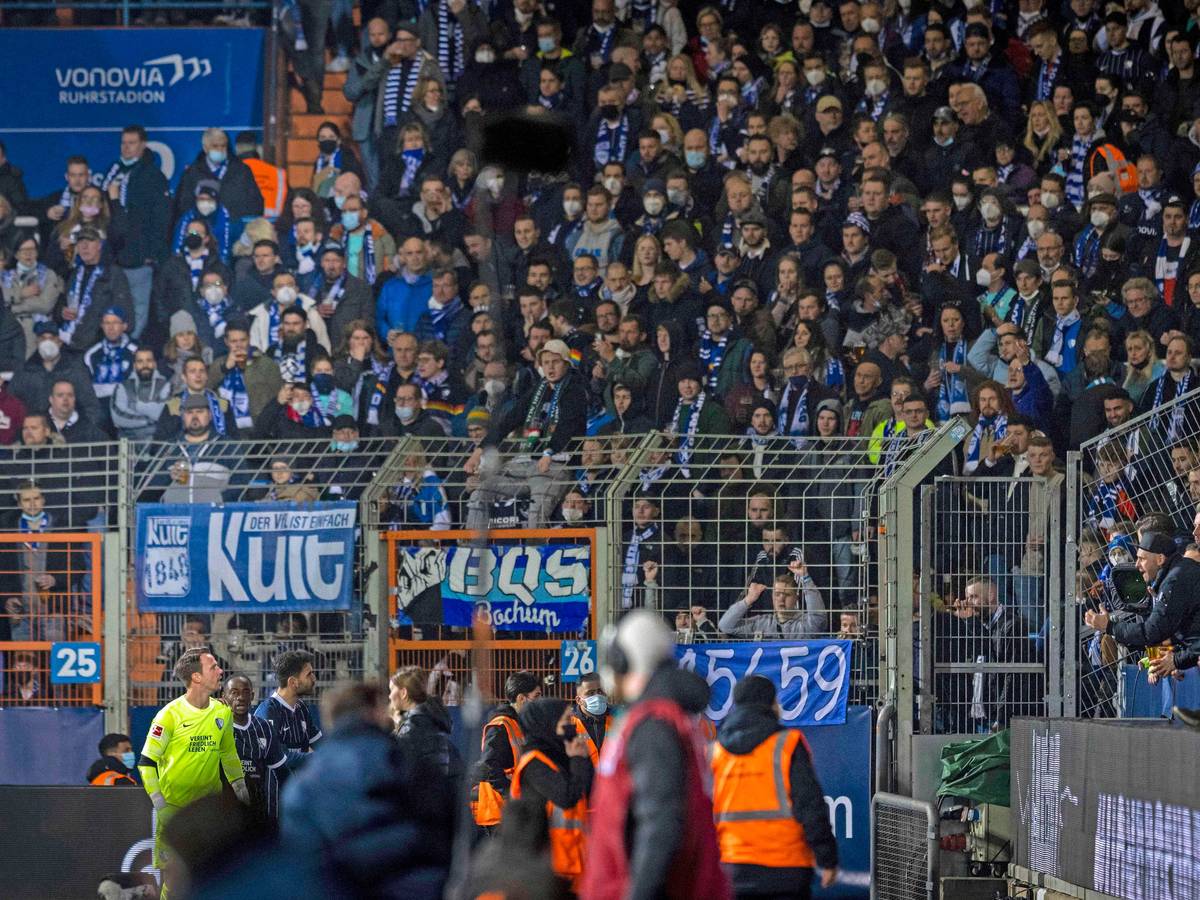 Torwart Manuel Riemann vom VfL Bochum ist wütend auf die eigenen Fans des VfL Bochum.