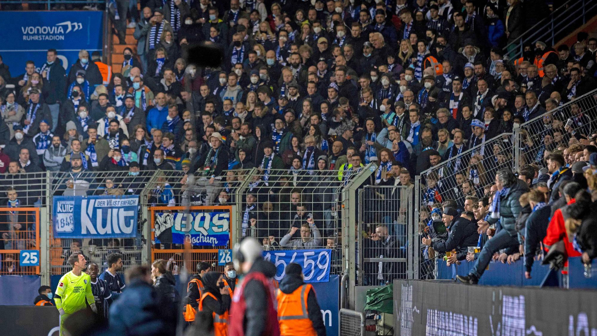 Torwart Manuel Riemann vom VfL Bochum ist wütend auf die eigenen Fans des VfL Bochum.