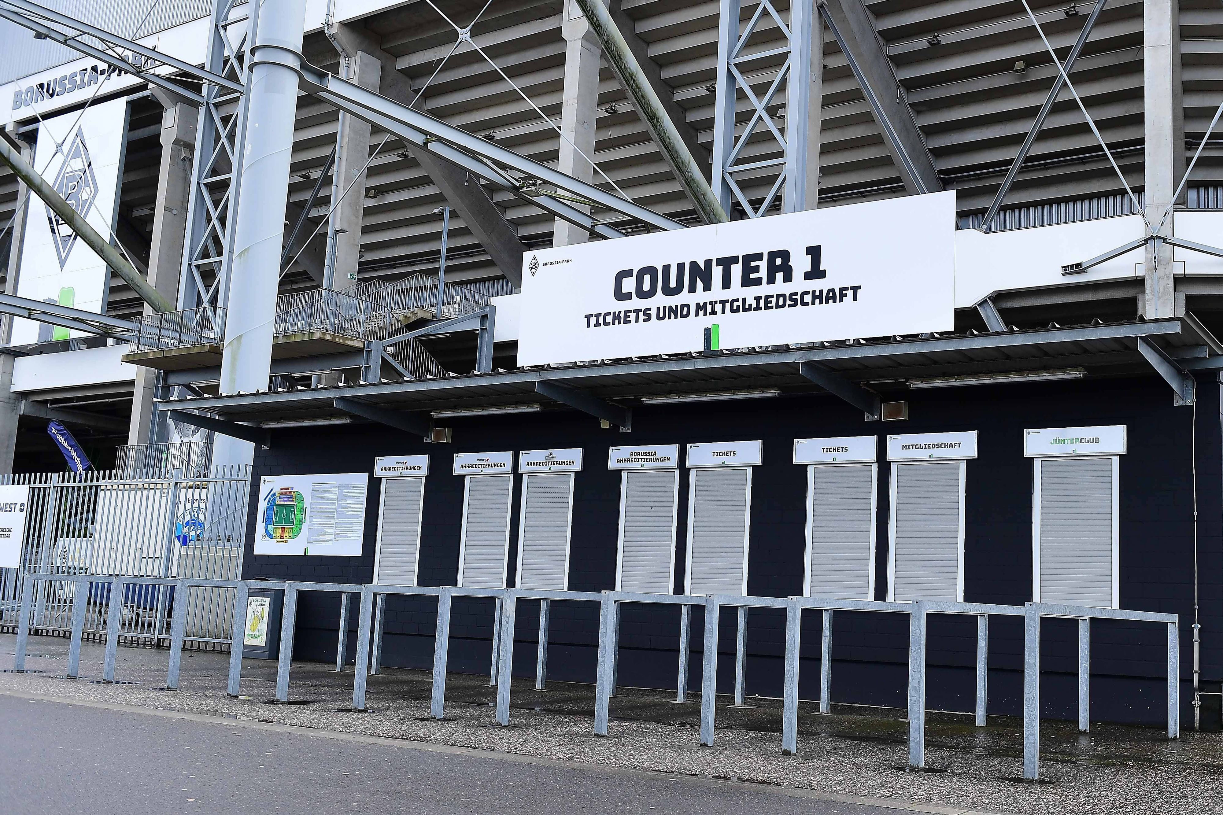 Der Ticket-Vorverkauf für die Bundesliga-Partie von Borussia Mönchengladbach gegen Mainz 05 ist gestartet. Hier ist ein Ticketschalter am Borussia-Park zu sehen.