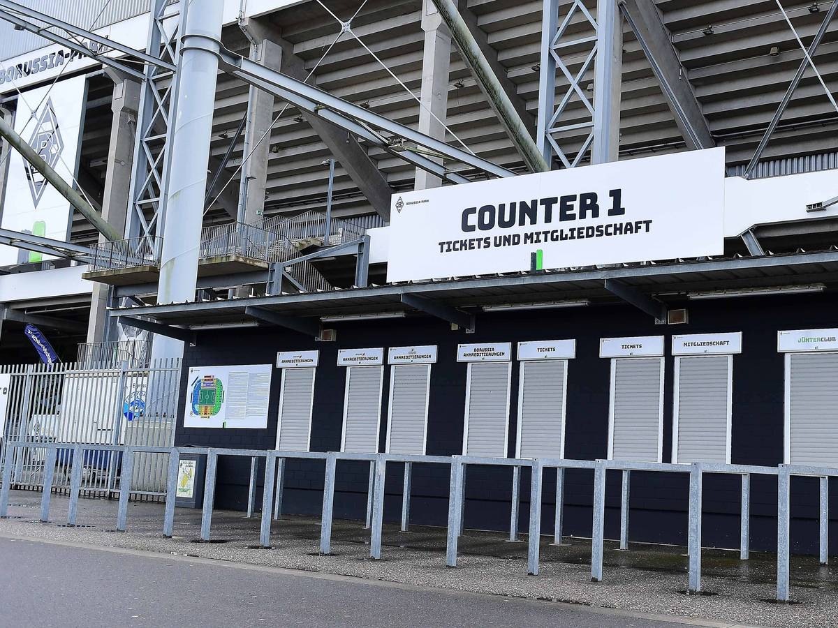 Der Ticket-Vorverkauf für die Bundesliga-Partie von Borussia Mönchengladbach gegen Mainz 05 ist gestartet. Hier ist ein Ticketschalter am Borussia-Park zu sehen.