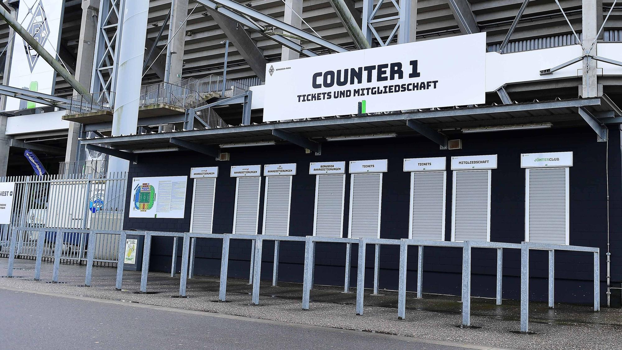 Der Ticket-Vorverkauf für die Bundesliga-Partie von Borussia Mönchengladbach gegen Mainz 05 ist gestartet. Hier ist ein Ticketschalter am Borussia-Park zu sehen.