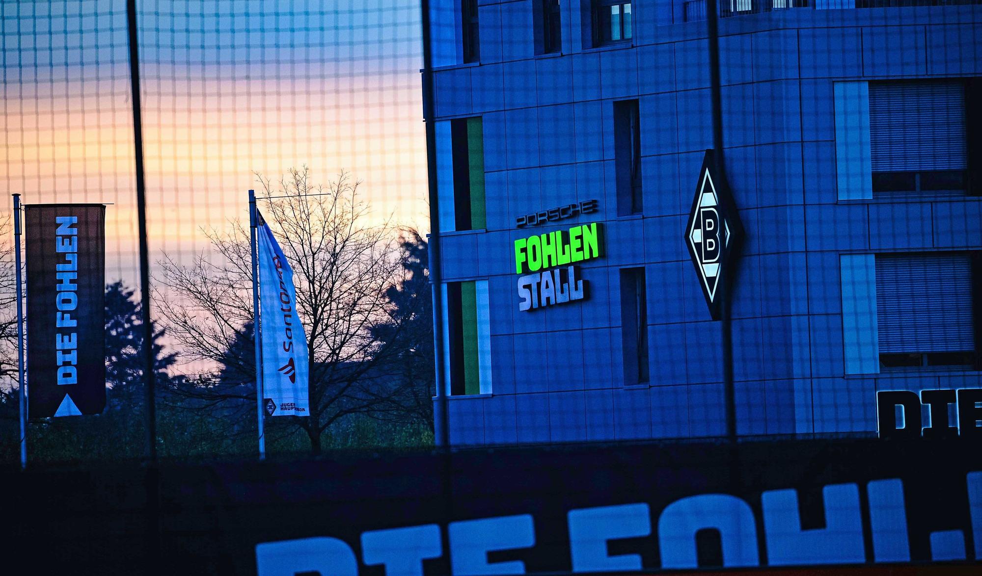 Der „Porsche Fohlenstall“ im Borussia-Park, in dem das Internat des Nachwuchsleistungszentrums von Borussia Mönchengladbach untergebracht ist. Das Foto stammt vom 24. November 2020.
