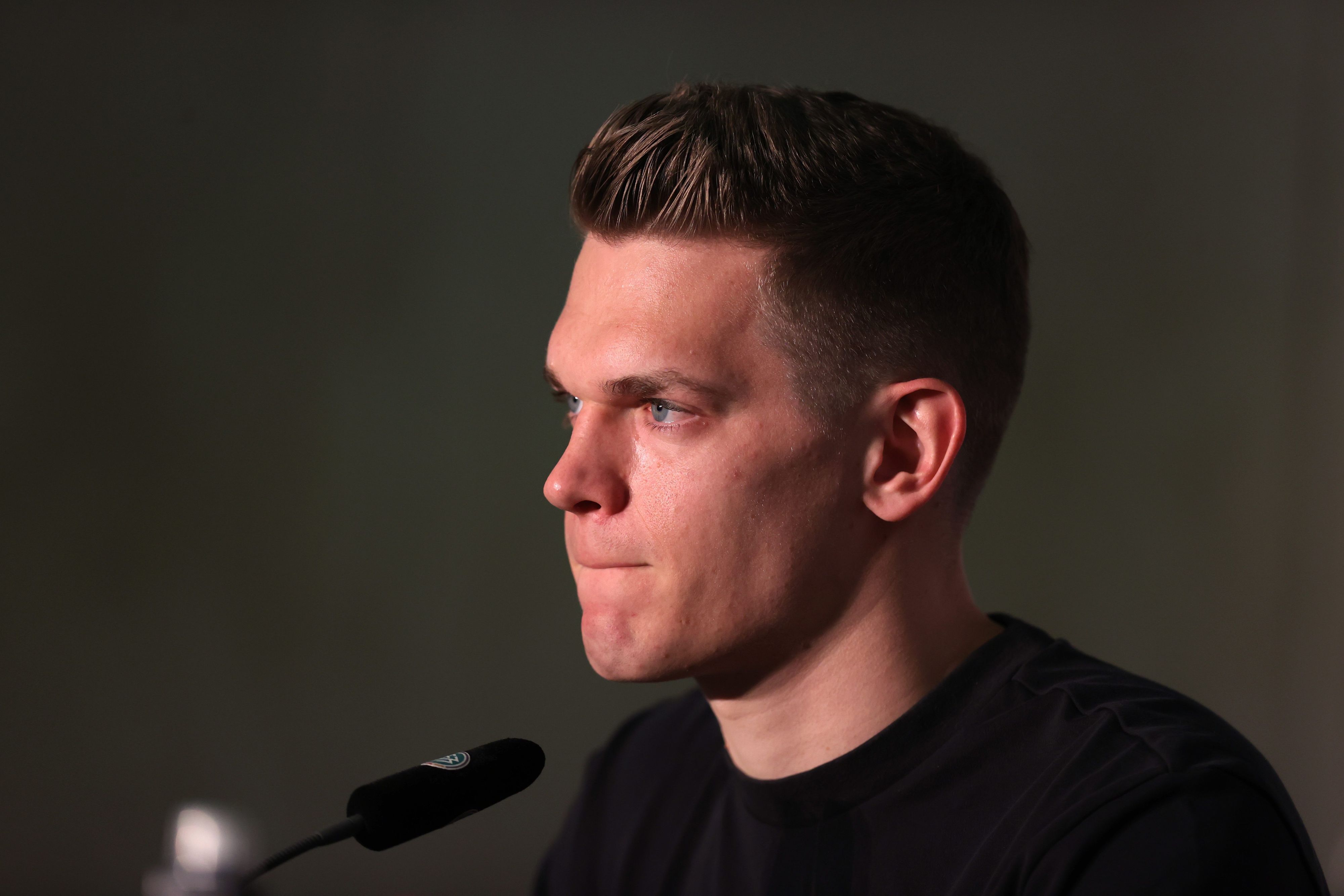 Matthias Ginter bei der Pressekonferenz der Nationalmannschaft.