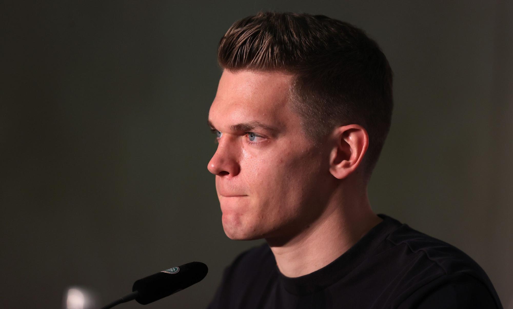 Matthias Ginter bei der Pressekonferenz der Nationalmannschaft.