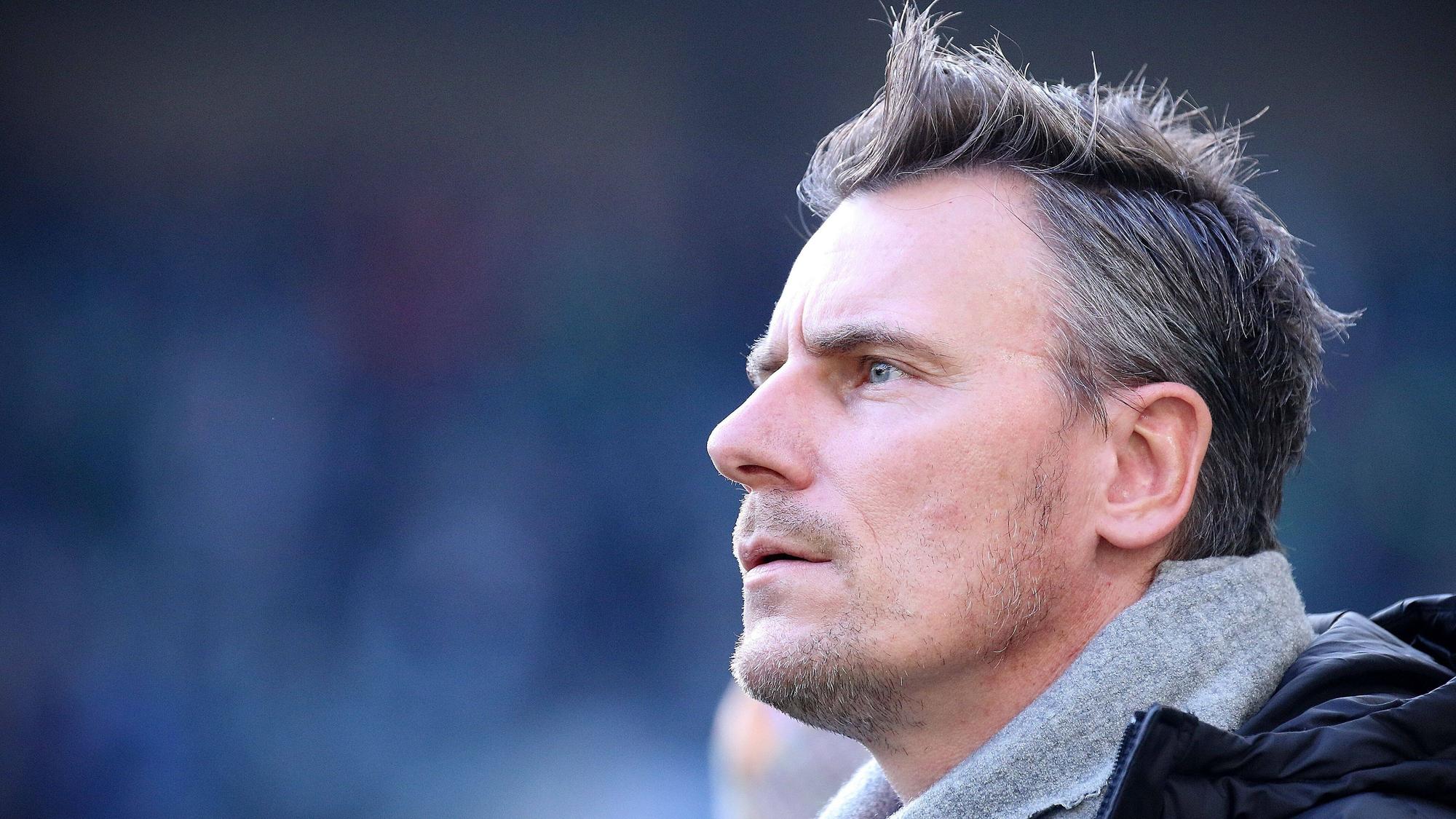 Steffen Korell, Chefscout von Borussia Mönchengladbach, schaut am 10. November 2019 nachdenklich in die Ferne.