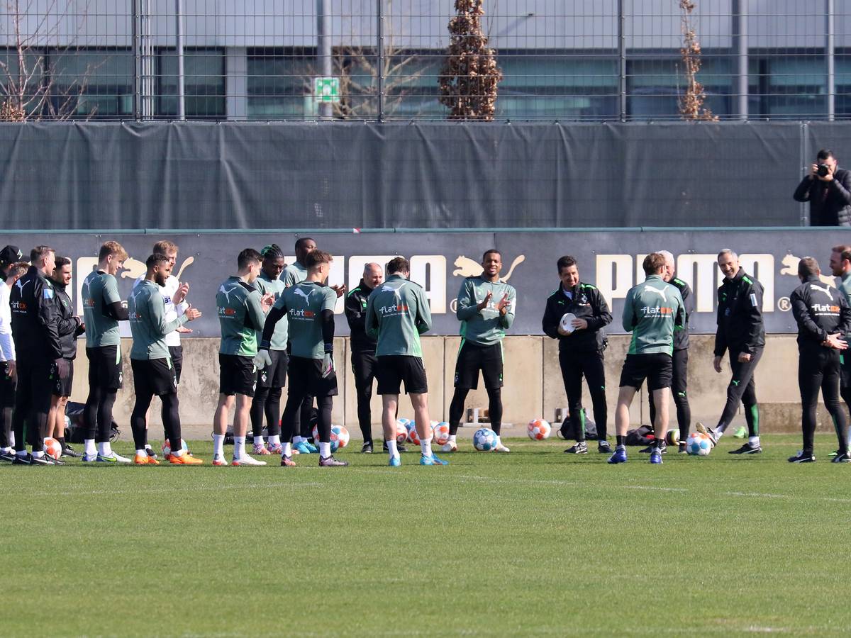Am Dienstag (29. März 2022) startet das Team von Borussia Mönchengladbach in die neue Trainingswoche. Das Foto zeigt die Gruppe am 22. März bei einer Einheit im Borussia-Park.
